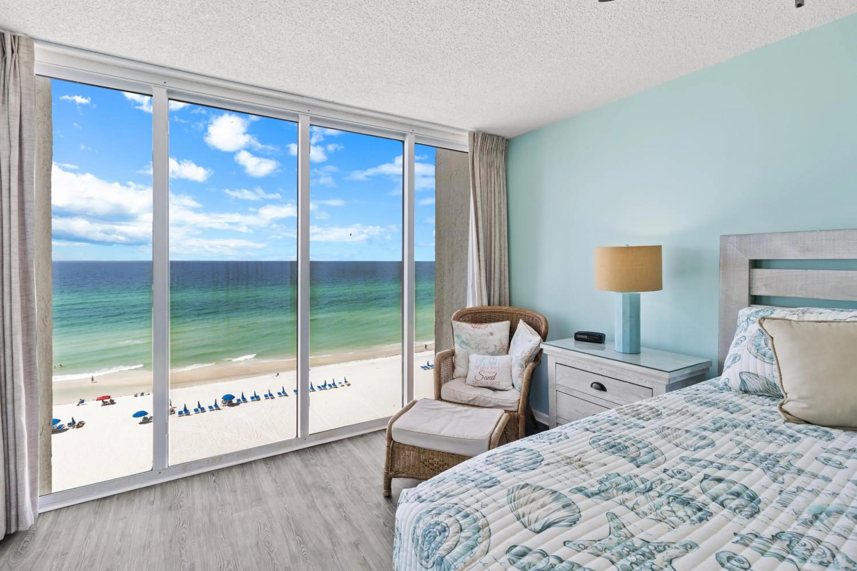 Bed in The Perfect Escape! Long Beach Resort-8th Floor-Gulf Front with AMAZING views