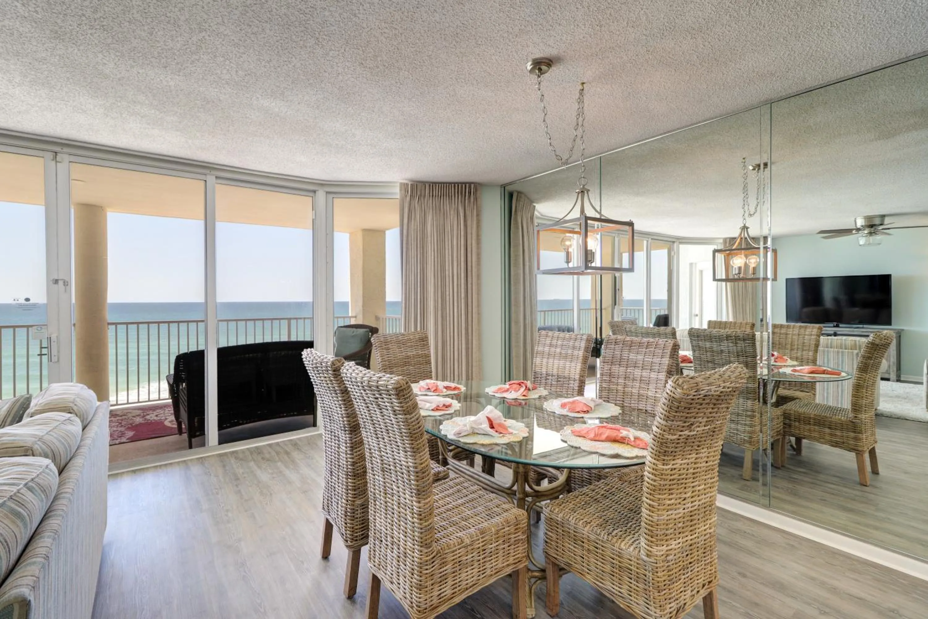 Dining area in The Perfect Escape! Long Beach Resort-8th Floor-Gulf Front with AMAZING views