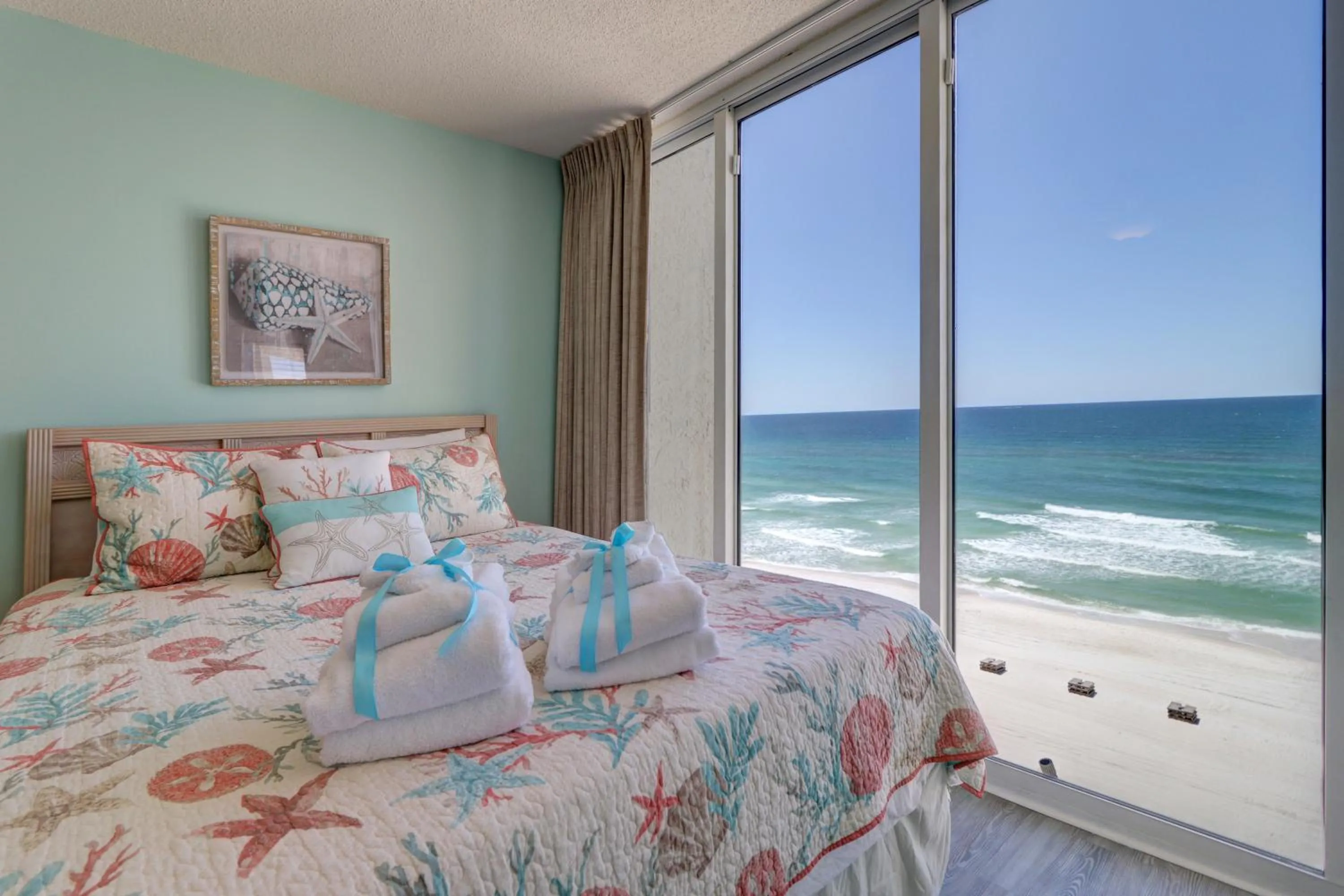Bed in The Perfect Escape! Long Beach Resort-8th Floor-Gulf Front with AMAZING views