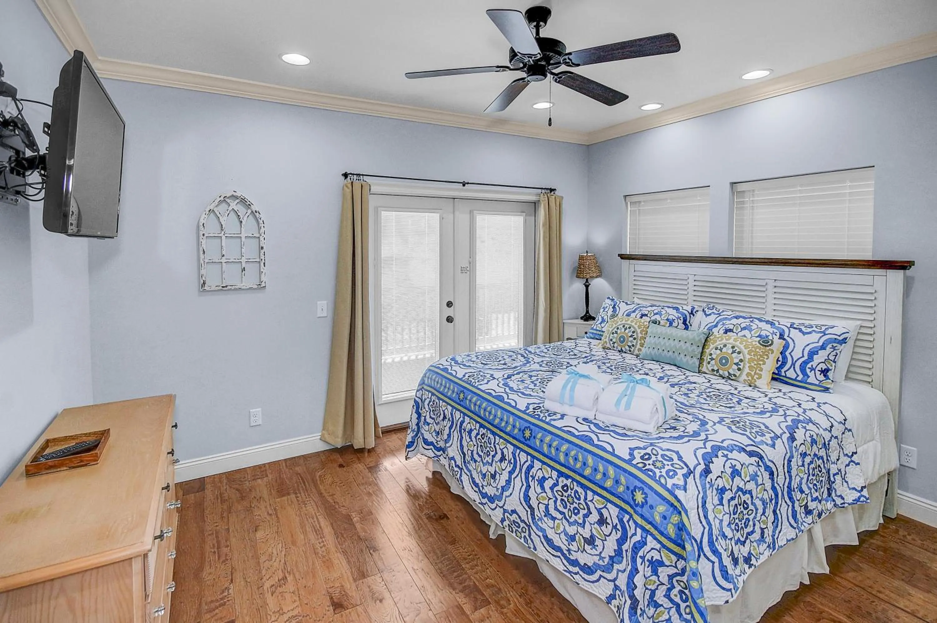 Bed in 5 Bed, 5 Bath Beach Home/Only a 3 Minute Walk To The Beach! SLEEPS 12