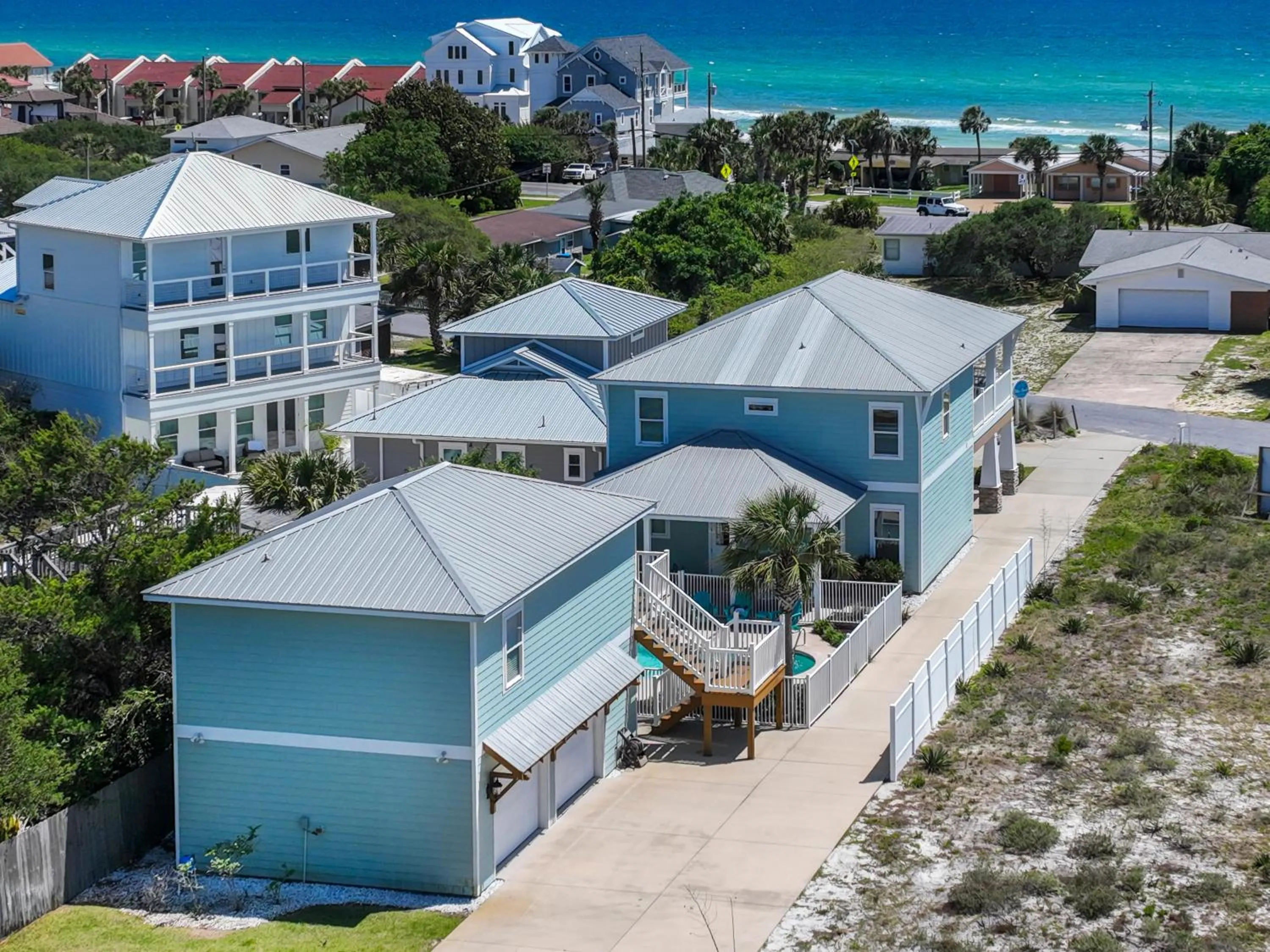 Property building in 5 Bed, 5 Bath Beach Home/Only a 3 Minute Walk To The Beach! SLEEPS 12