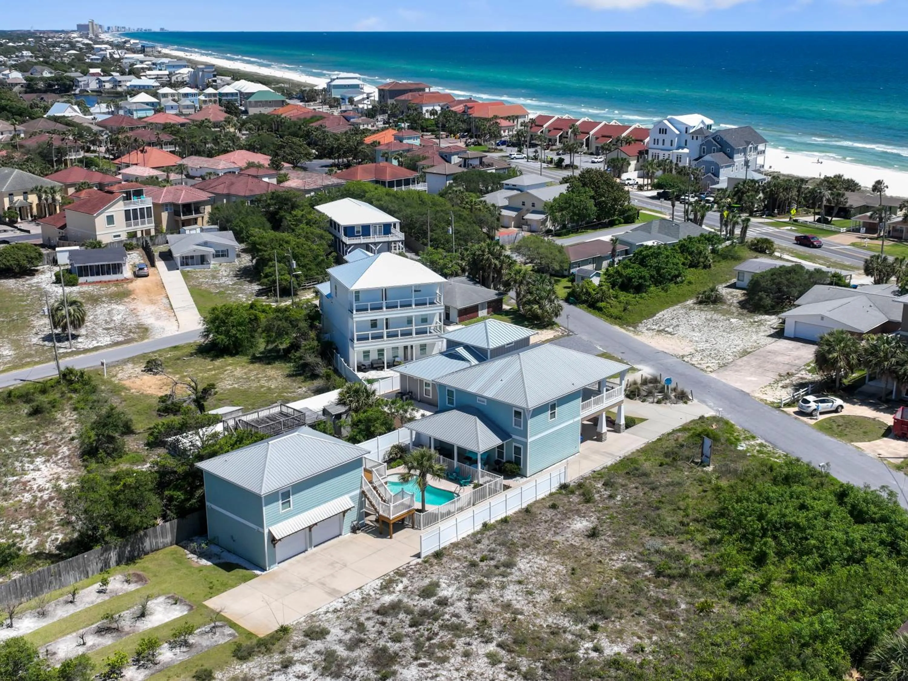 Property building in 5 Bed, 5 Bath Beach Home/Only a 3 Minute Walk To The Beach! SLEEPS 12