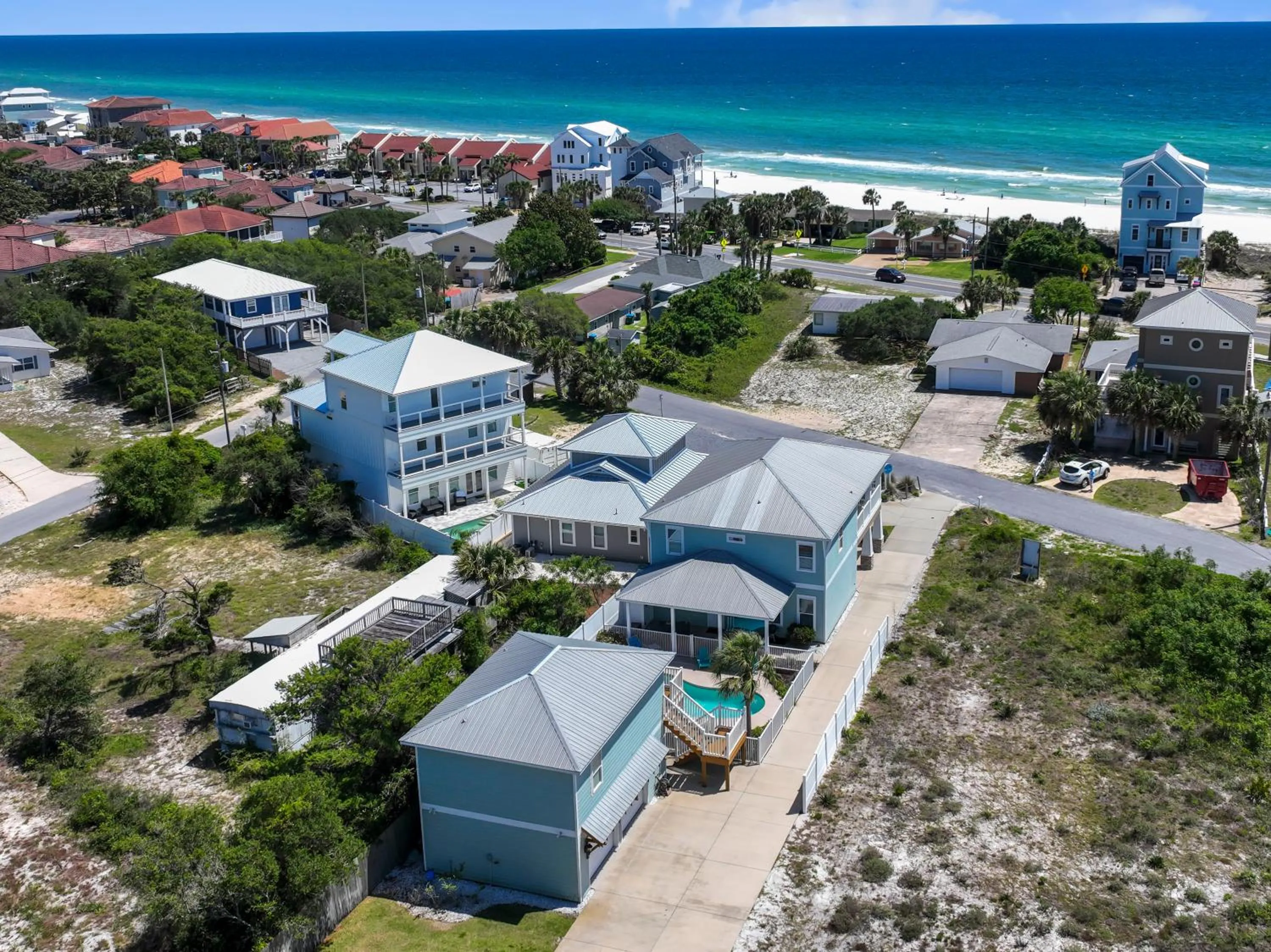 Property building in 5 Bed, 5 Bath Beach Home/Only a 3 Minute Walk To The Beach! SLEEPS 12