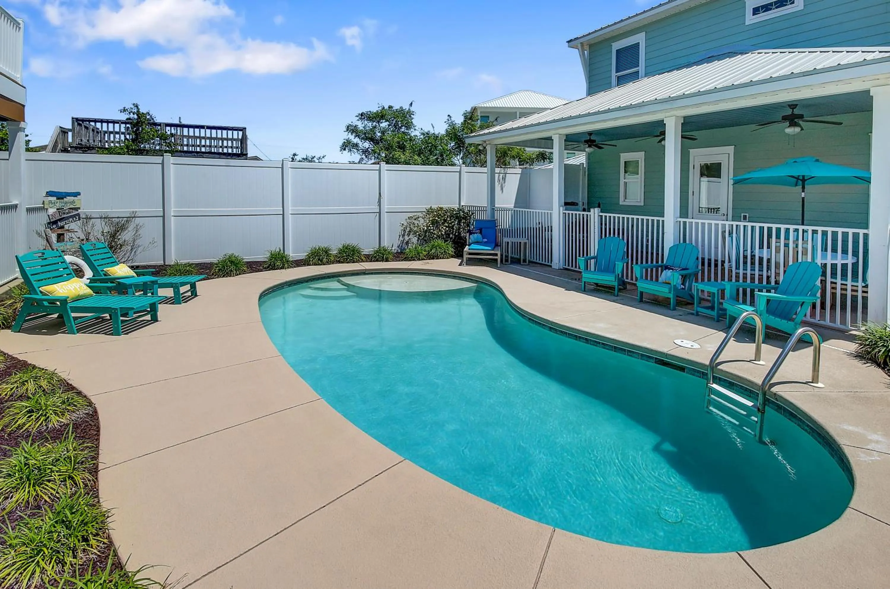 Swimming pool in 5 Bed, 5 Bath Beach Home/Only a 3 Minute Walk To The Beach! SLEEPS 12