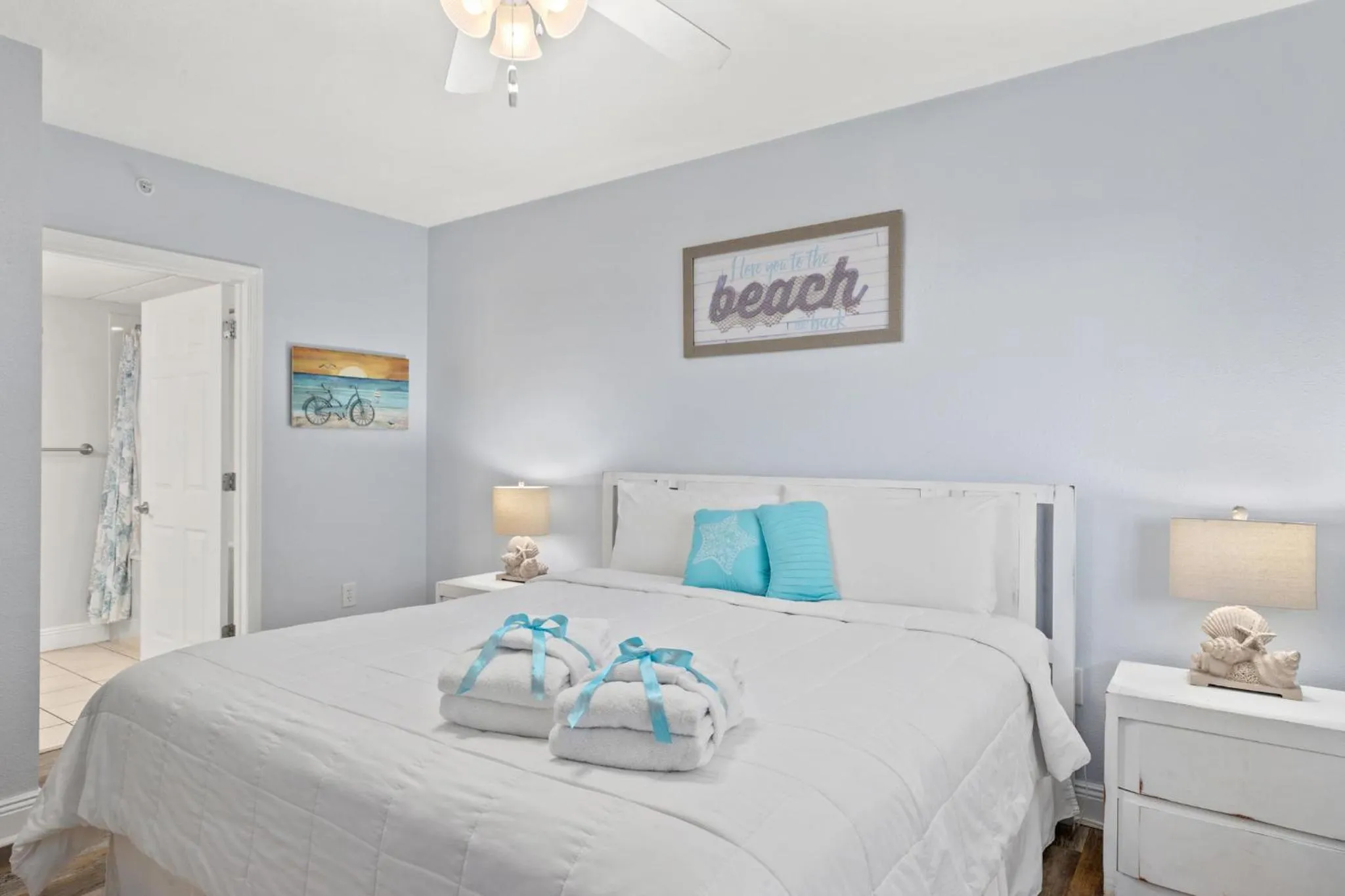 Bed in Emerald Beach Resort by Blue Swell