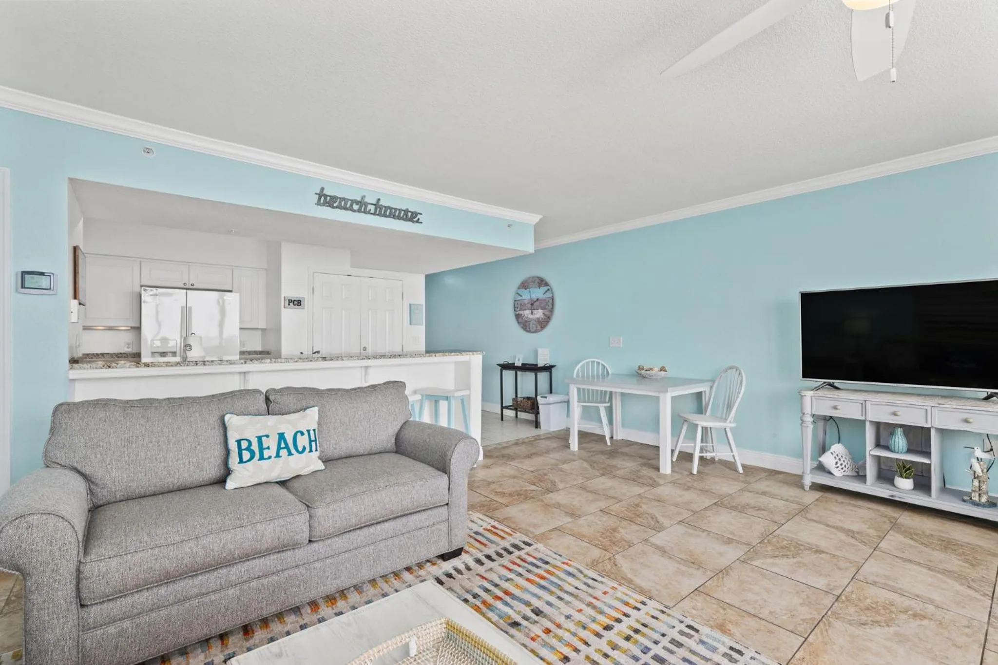 Photo of the whole room in Emerald Beach Resort by Blue Swell