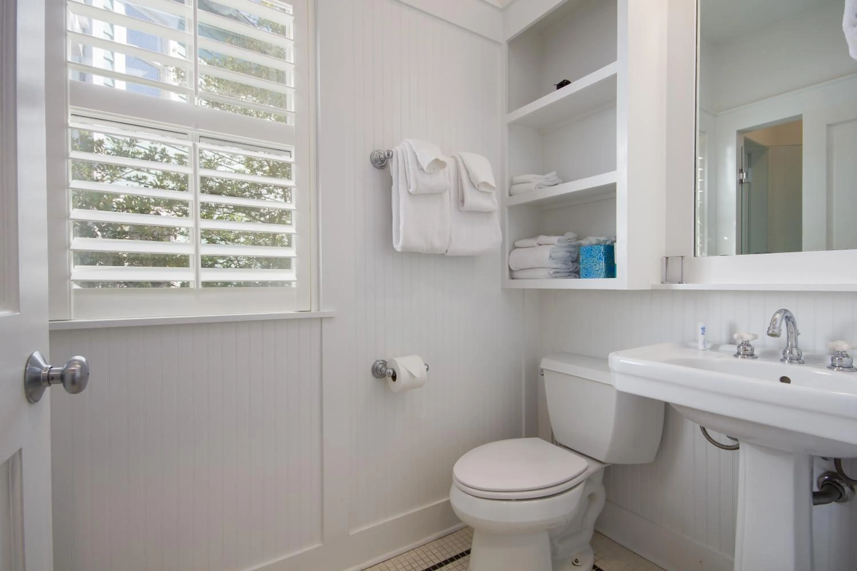 Bathroom in A Seaside Beauty! Book Now - Lot of Outdoor Living Space