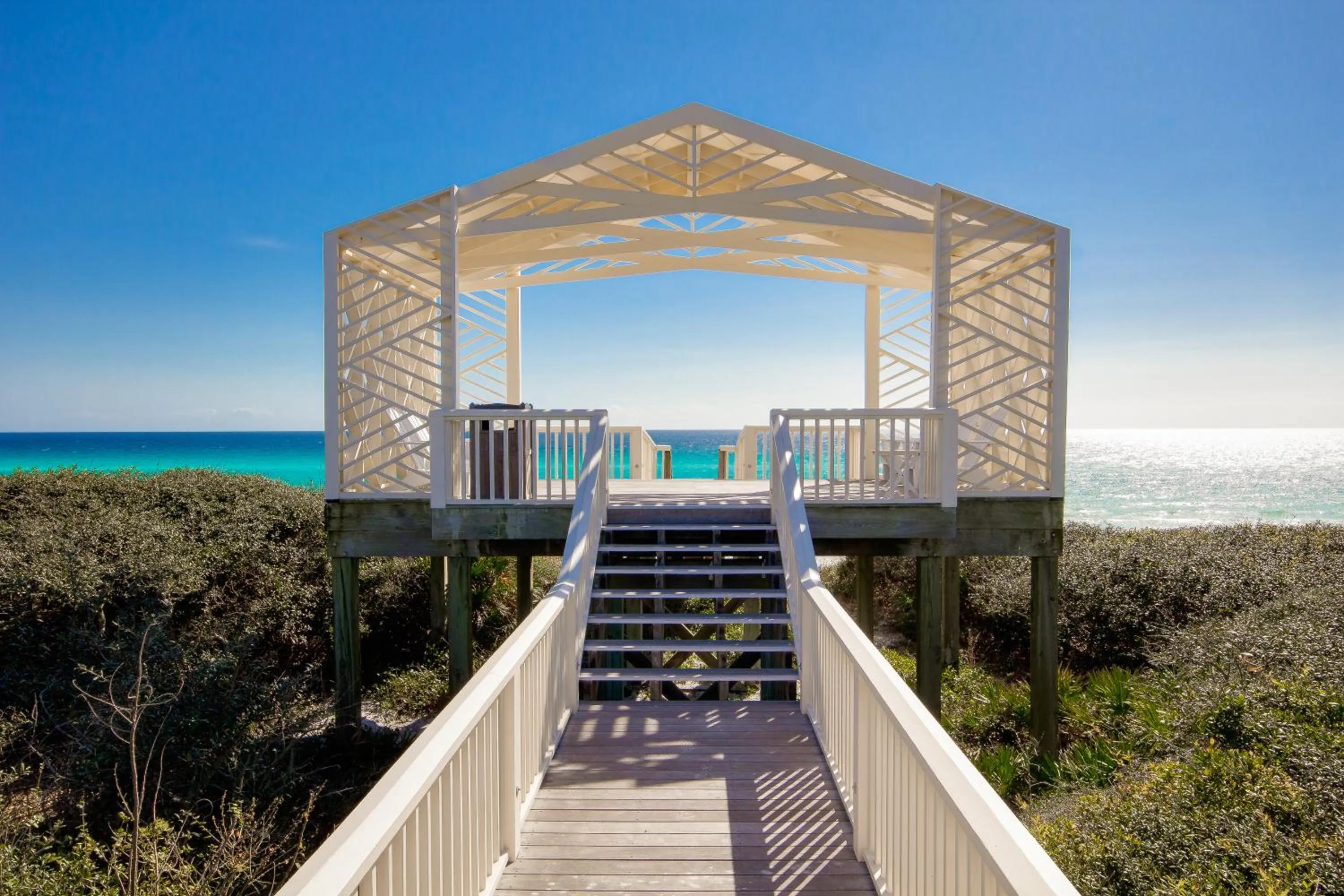 A Seaside Beauty! Book Now - Lot of Outdoor Living Space