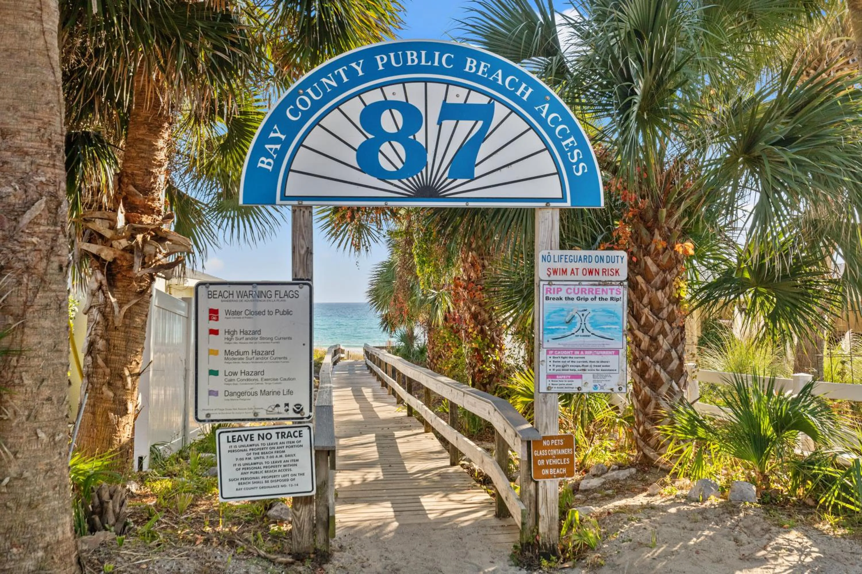 Beach in Vacation in This Gorgeous 2-Story Home! 3 BR 3 BA! Sleeps 8!