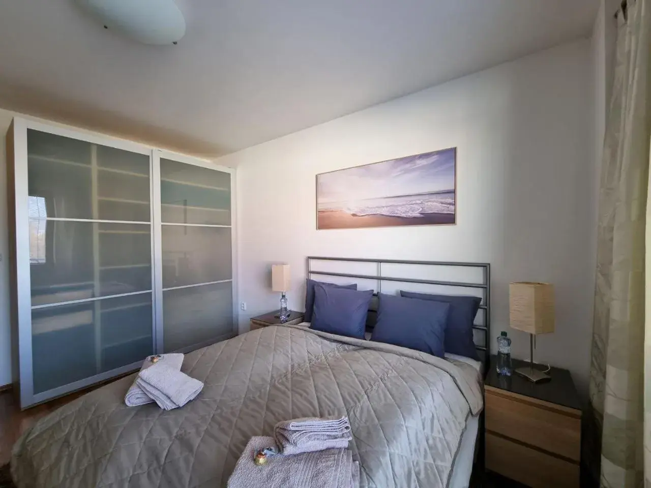 Central business apartment - FREE PARKING Central business apartment - FREE PARKING
