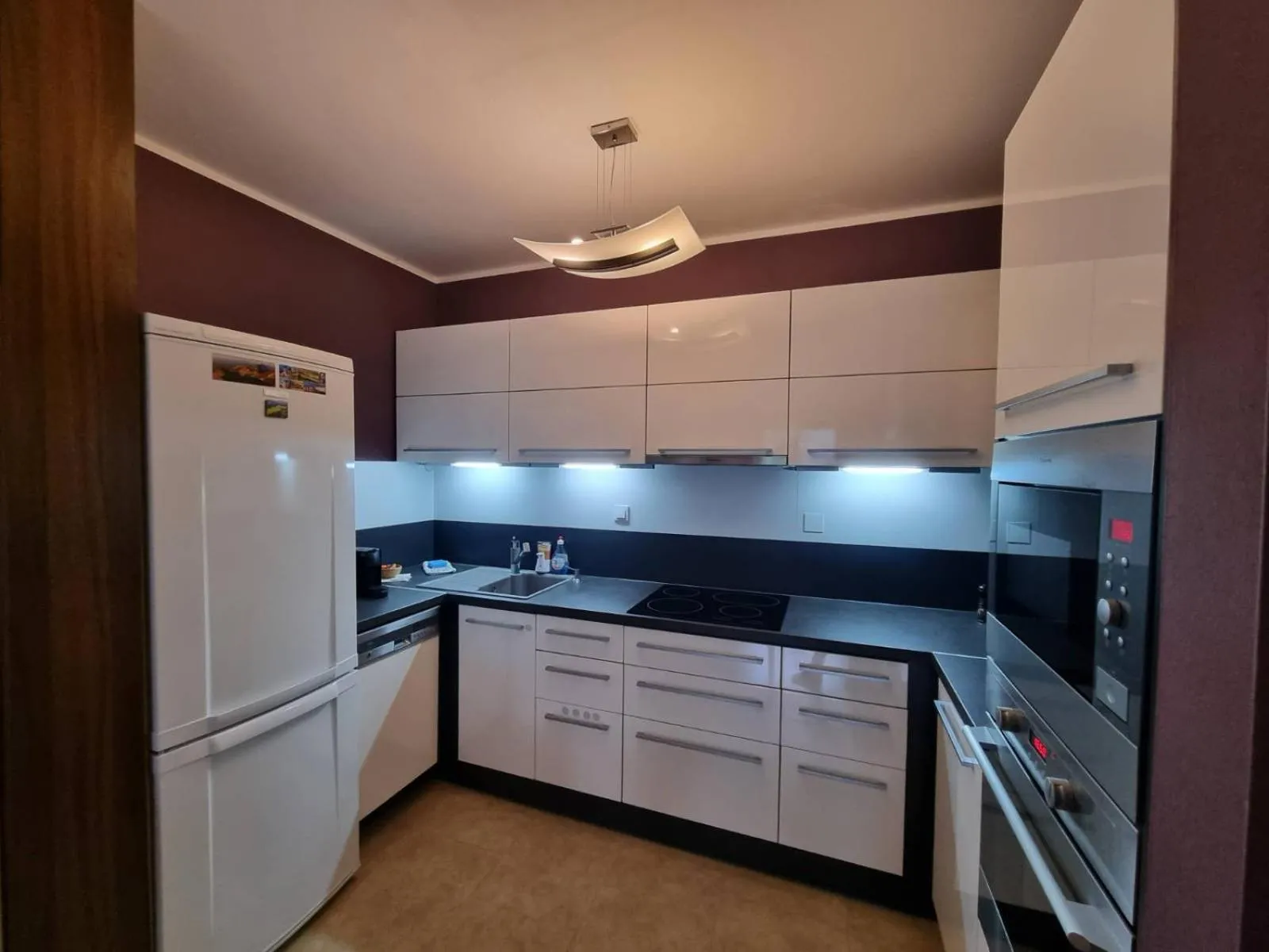 kitchen in Central business apartment - FREE PARKING