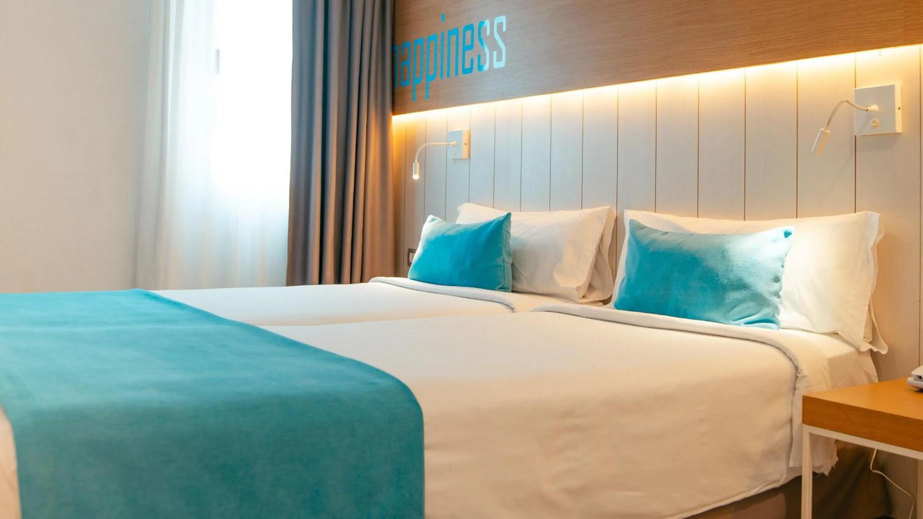 Photo of the whole room, Bed in Labranda Bahía de Lobos