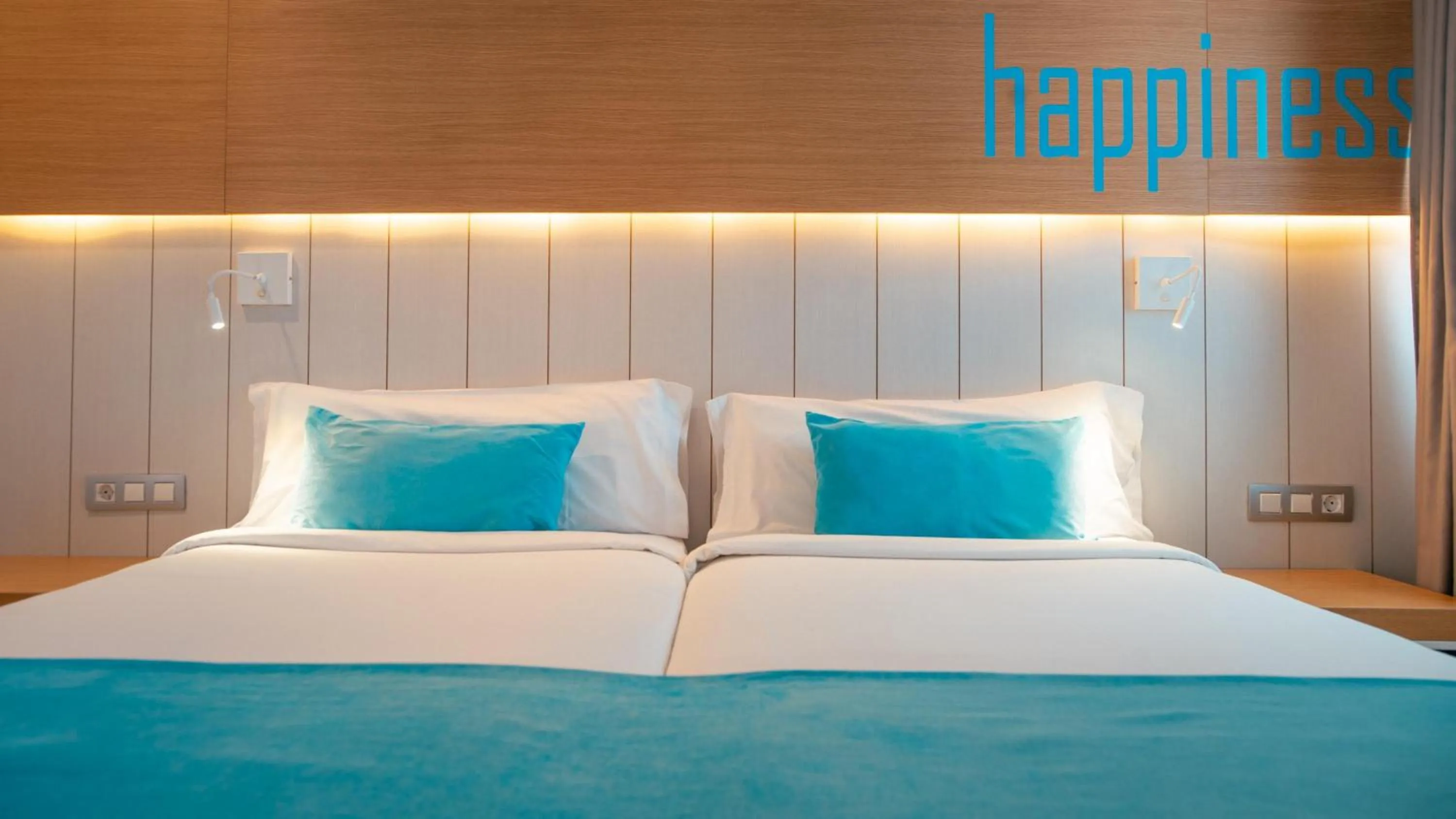 Photo of the whole room, Bed in Labranda Bahía de Lobos