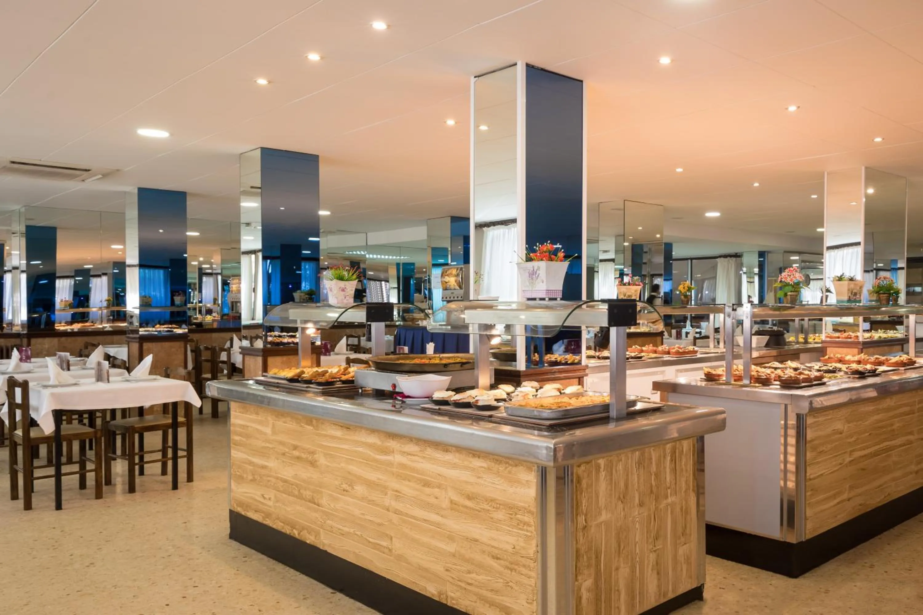 Restaurant/places to eat in htop Palm Beach & SPA #htopEnjoy