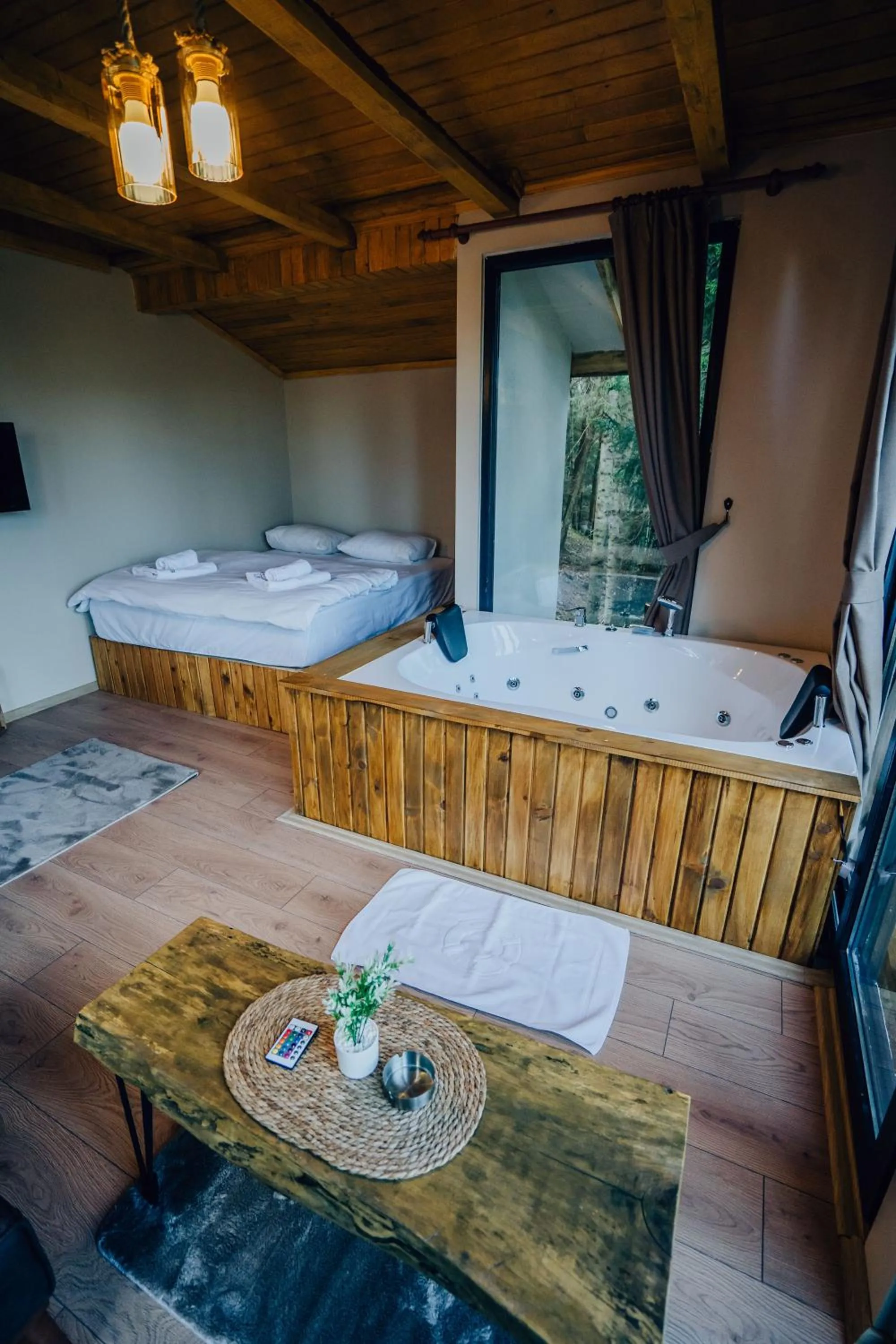 View (from property/room), Bed in Montana Suite Bungalows