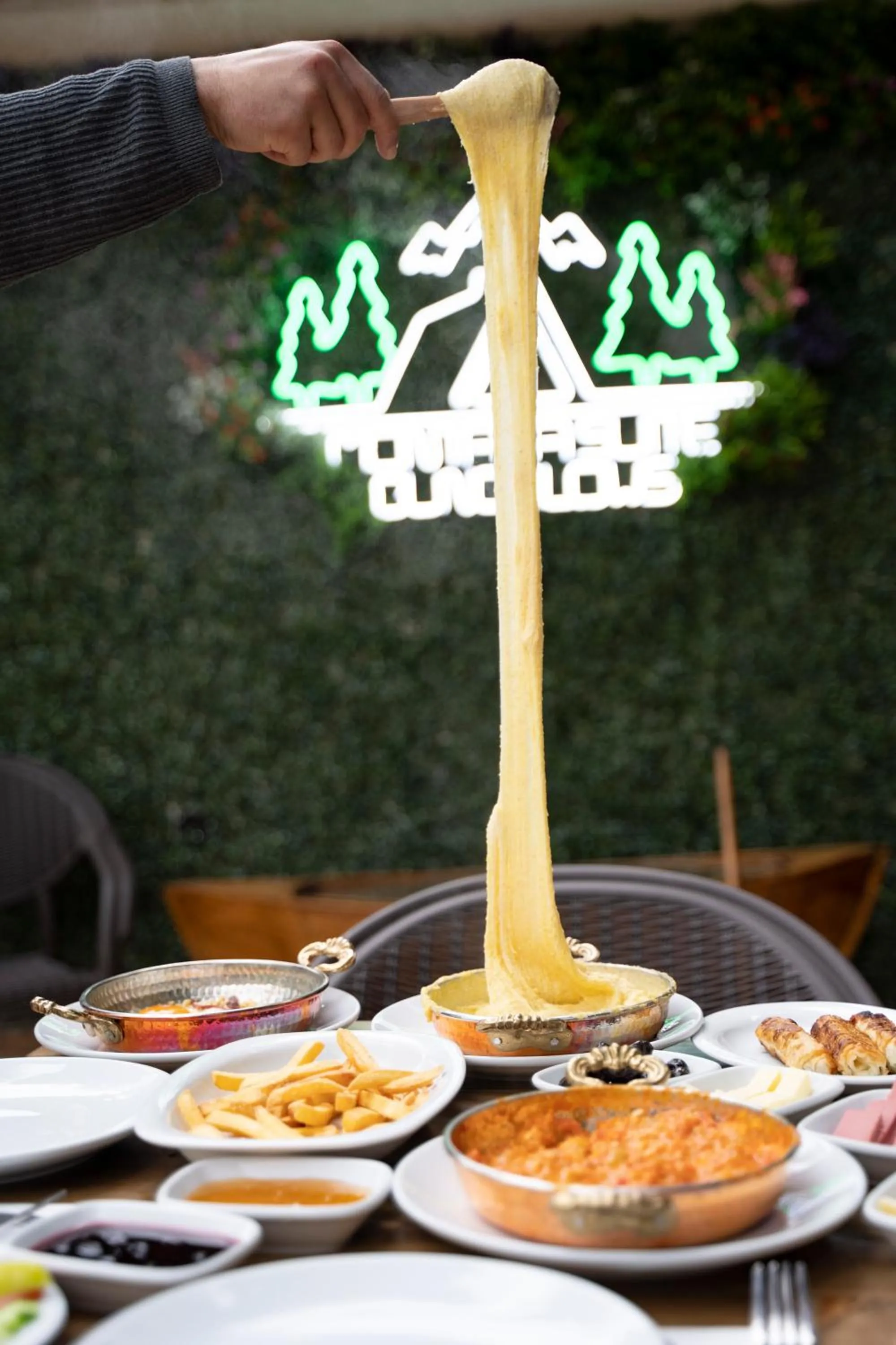 Restaurant/places to eat in Montana Suite Bungalows