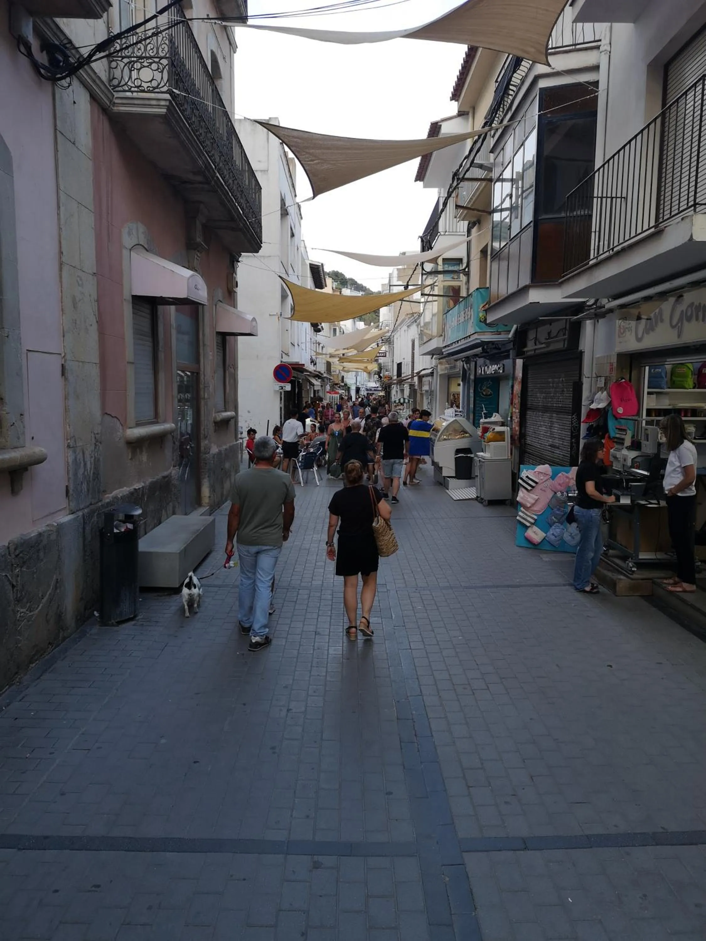 People in Hotel Coral Boutique by gaiarooms