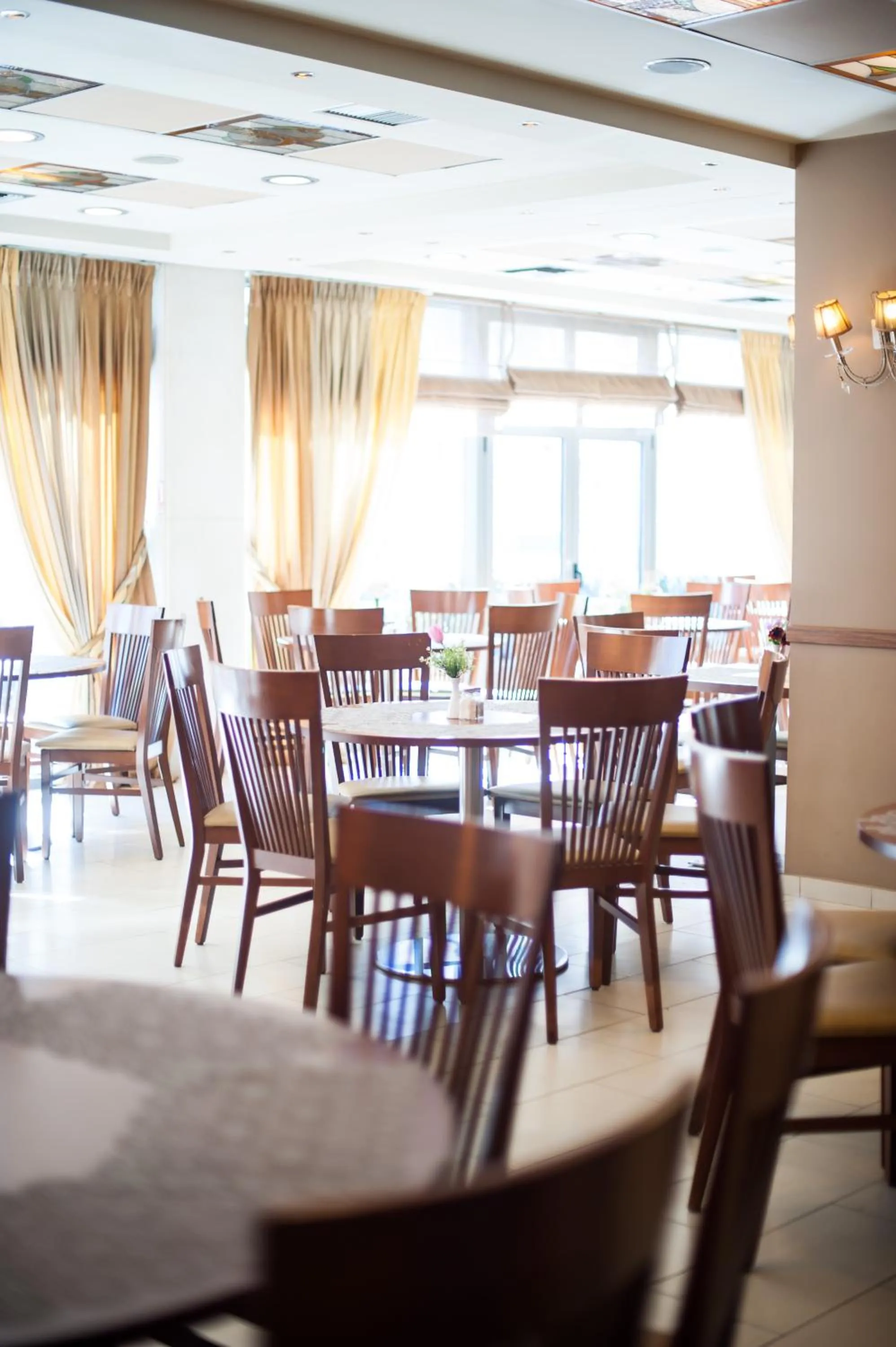 Restaurant/places to eat in Crystal City Hotel