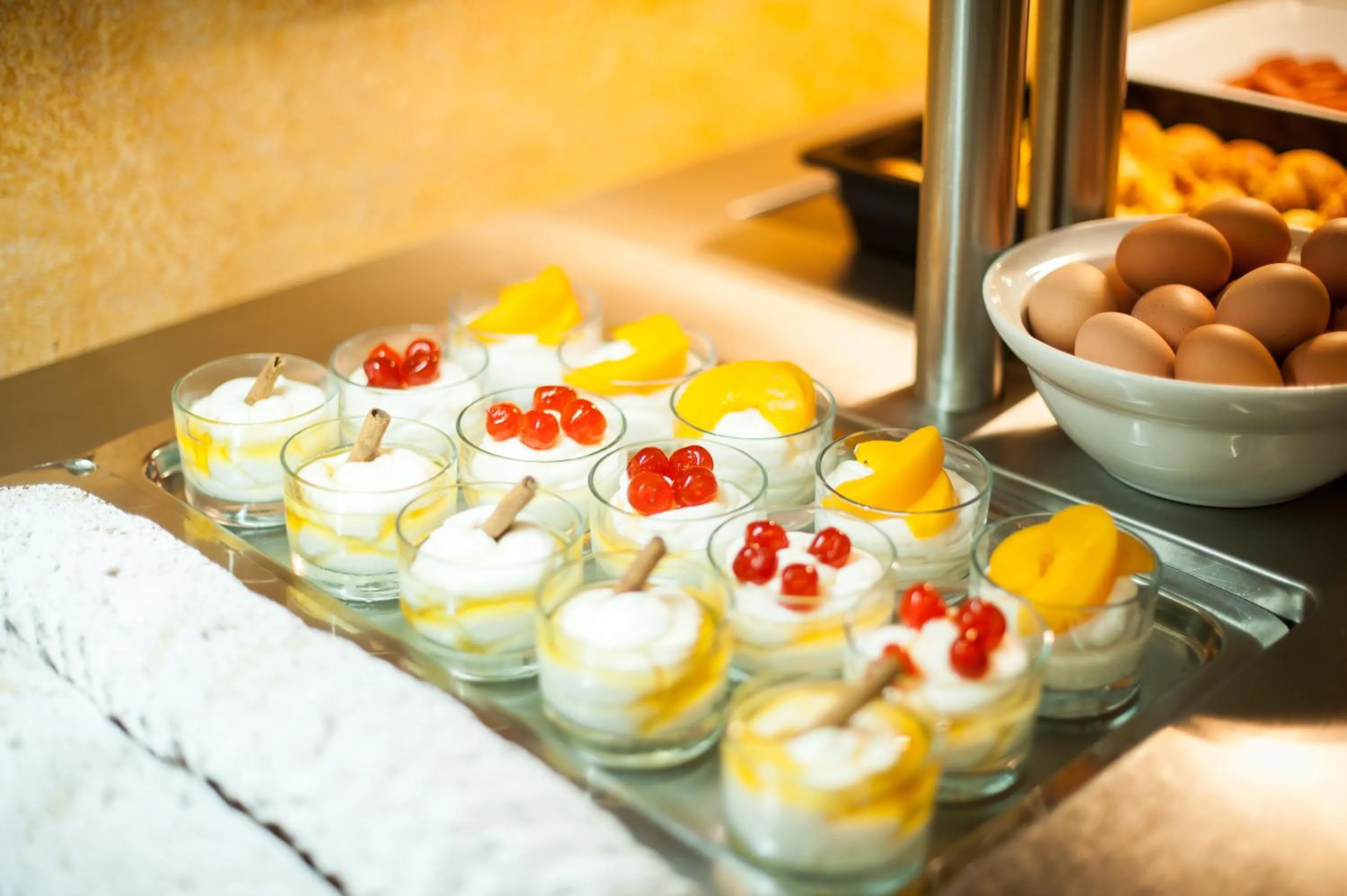 Restaurant/places to eat in Crystal City Hotel