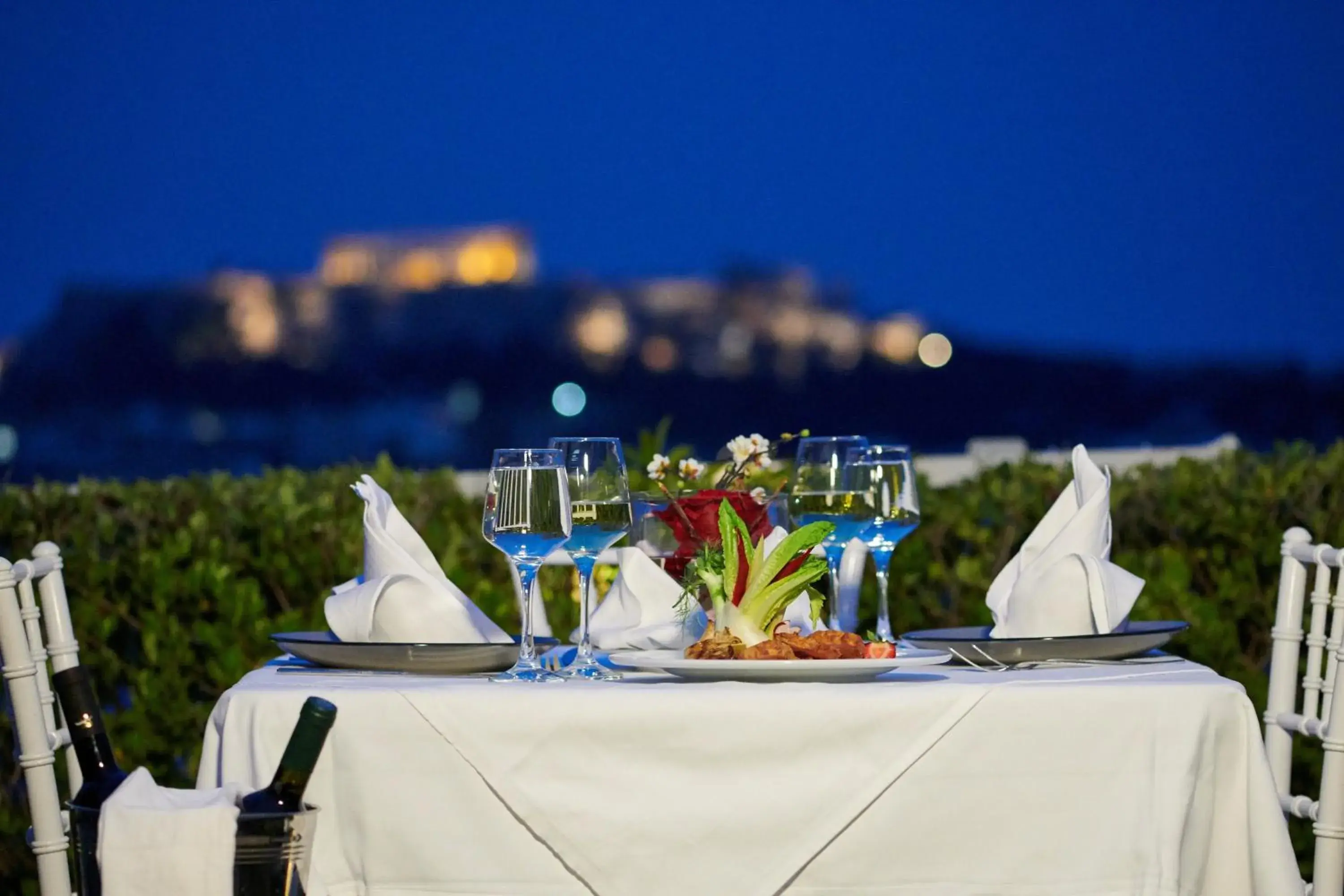 Restaurant/places to eat in Crystal City Hotel Restaurant/places to eat in Crystal City Hotel