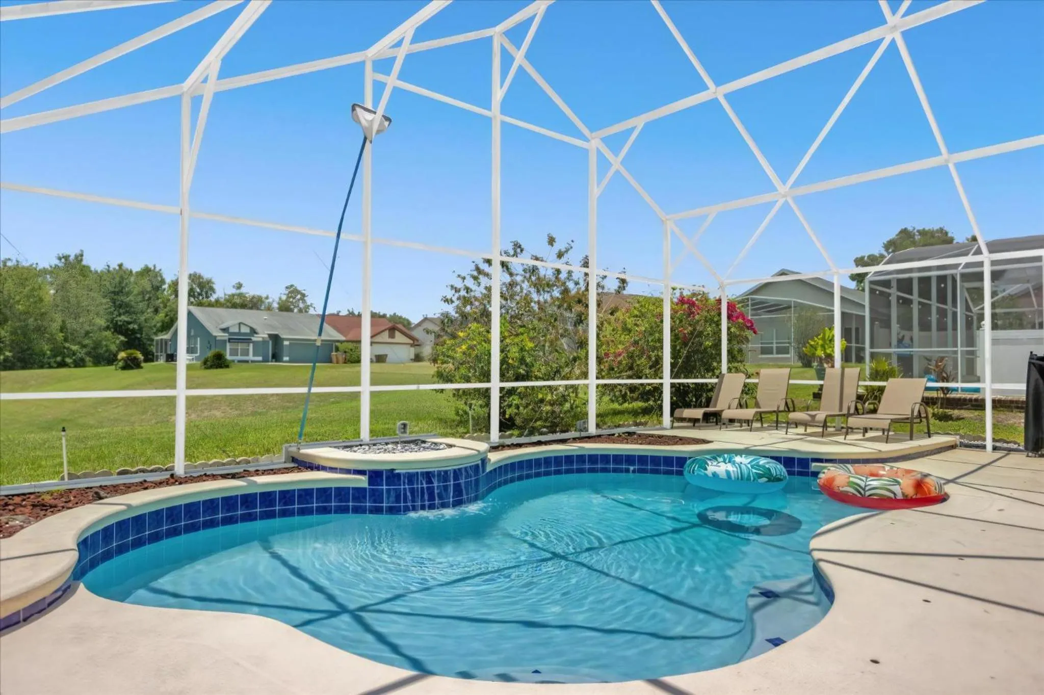 Property building in 3 Bedrooms 2 Bathrooms Lindfields 3026 Bc