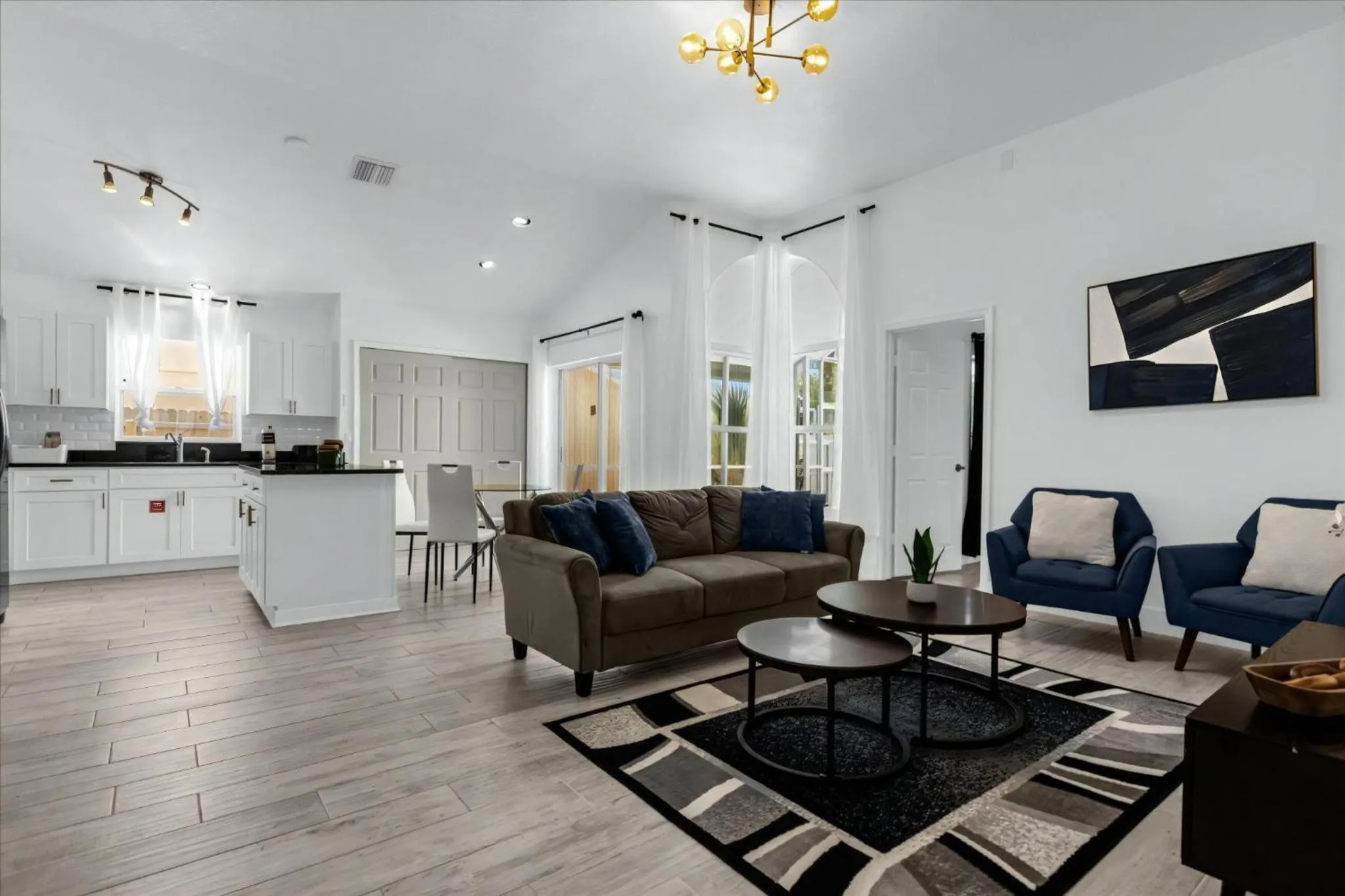 Property building in 3 Bedrooms 2 Bathrooms Lindfields 3026 Bc