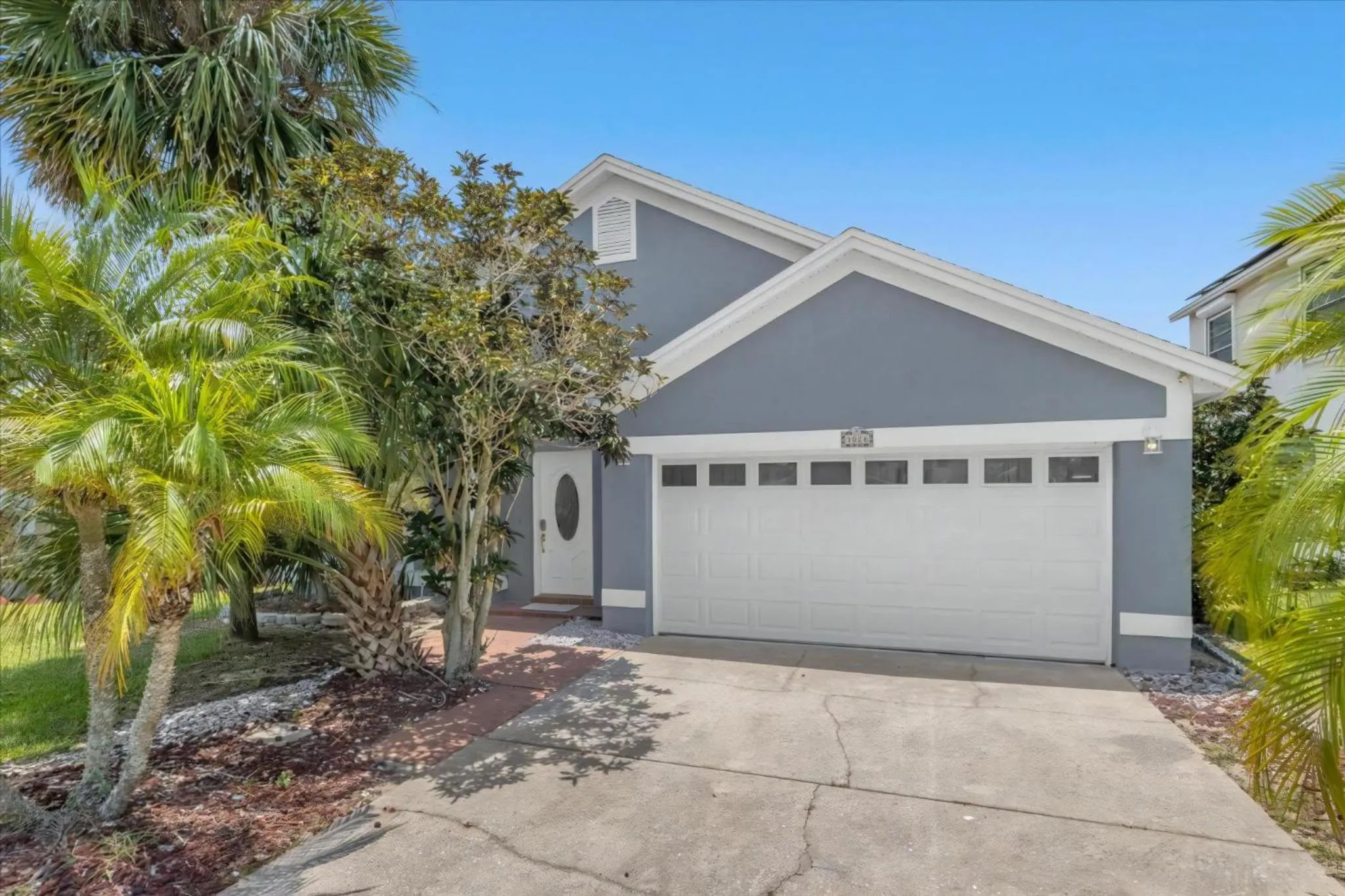 Property building in 3 Bedrooms 2 Bathrooms Lindfields 3026 Bc