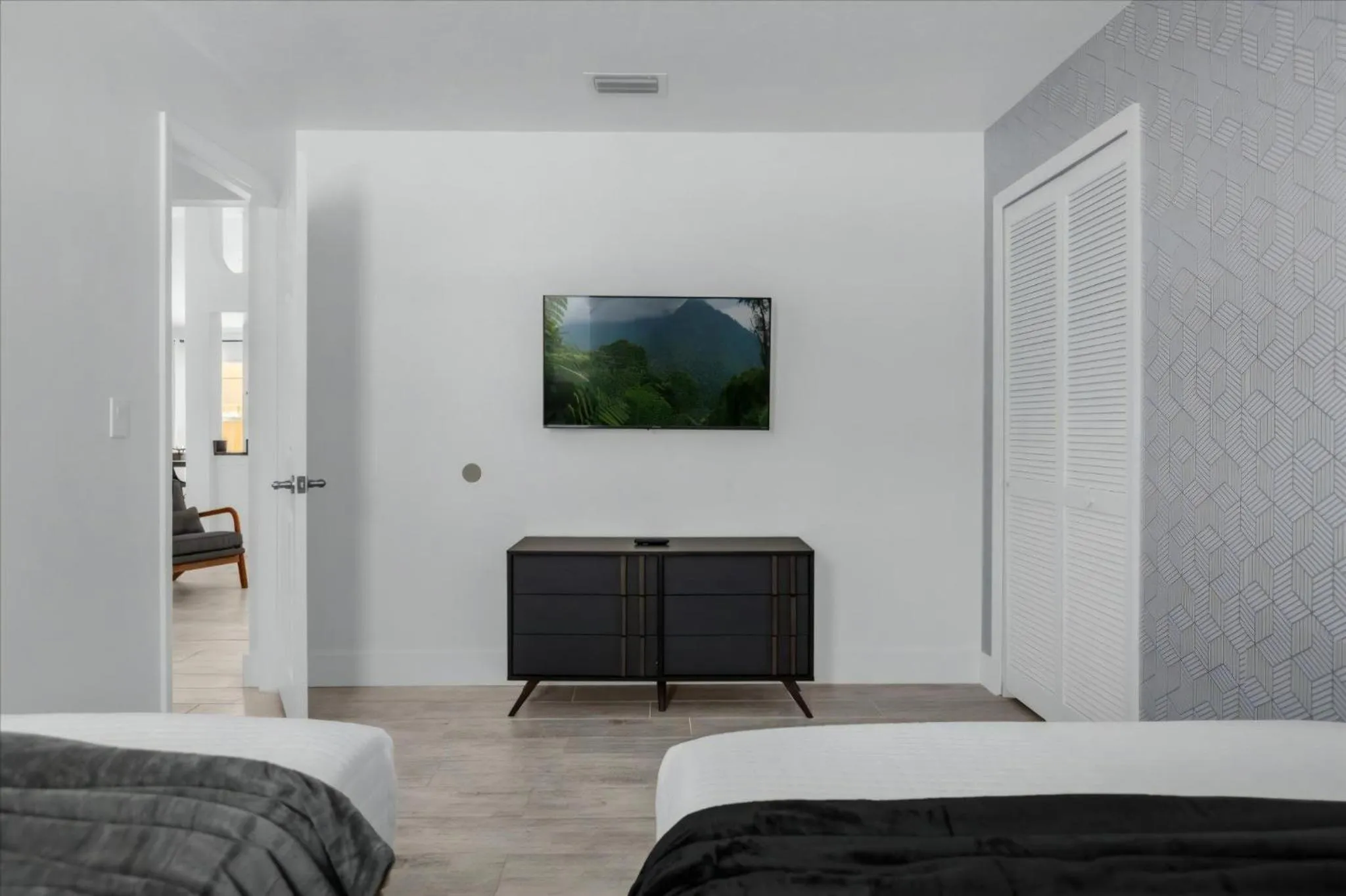 Property building, Bed in 3 Bedrooms 2 Bathrooms Lindfields 3026 Bc