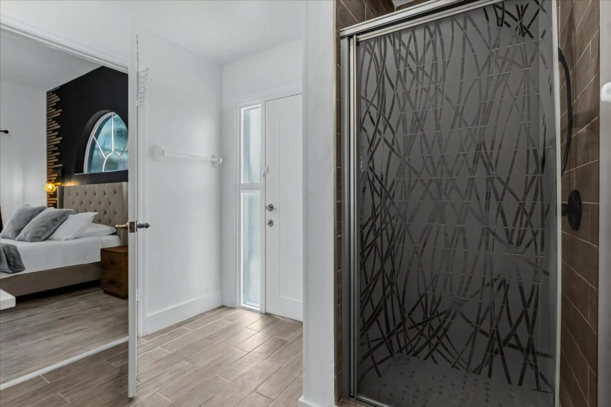 Property building, Bed in 3 Bedrooms 2 Bathrooms Lindfields 3026 Bc