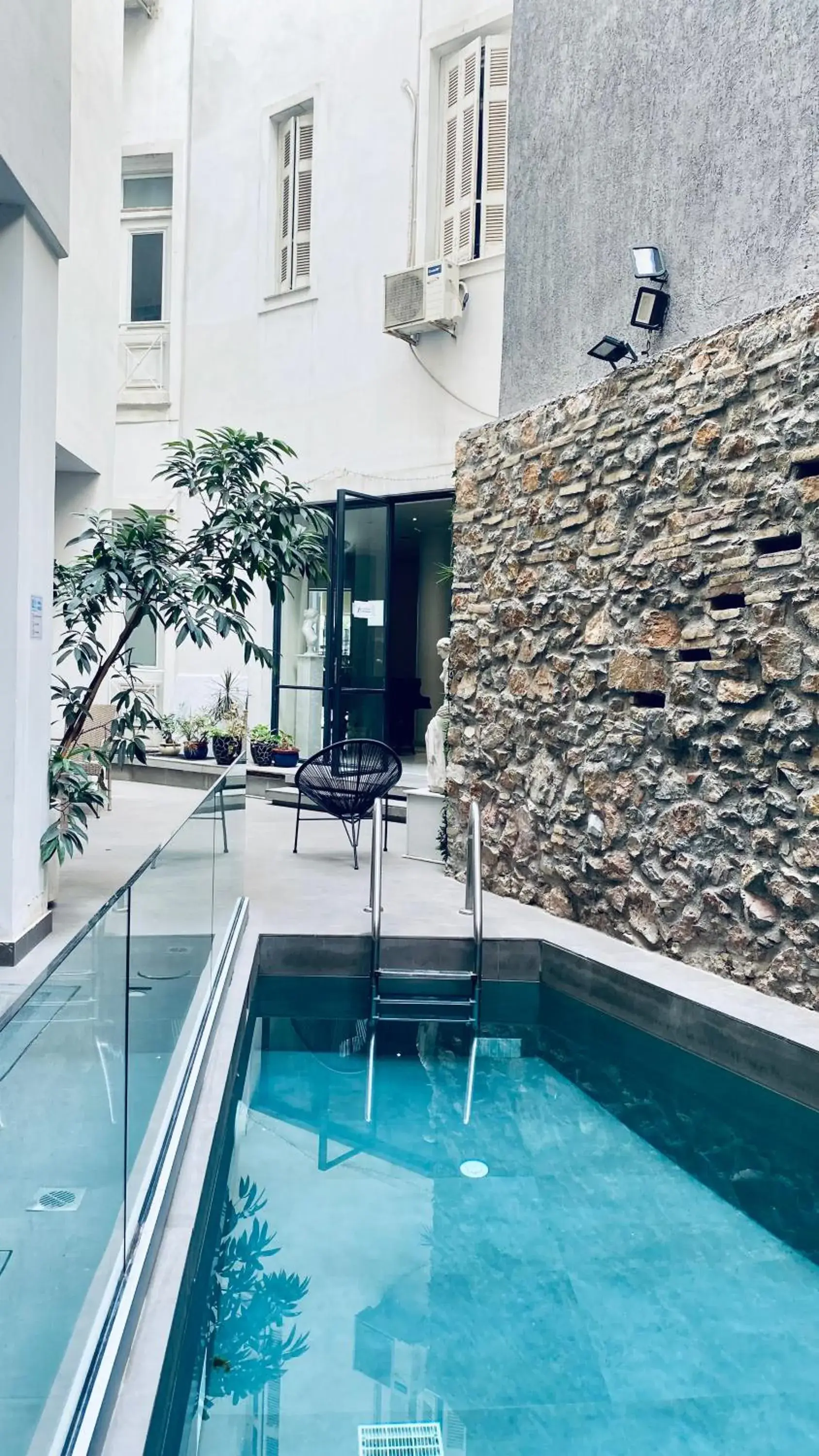 Swimming pool in Art Hotel Athens Swimming pool in Art Hotel Athens