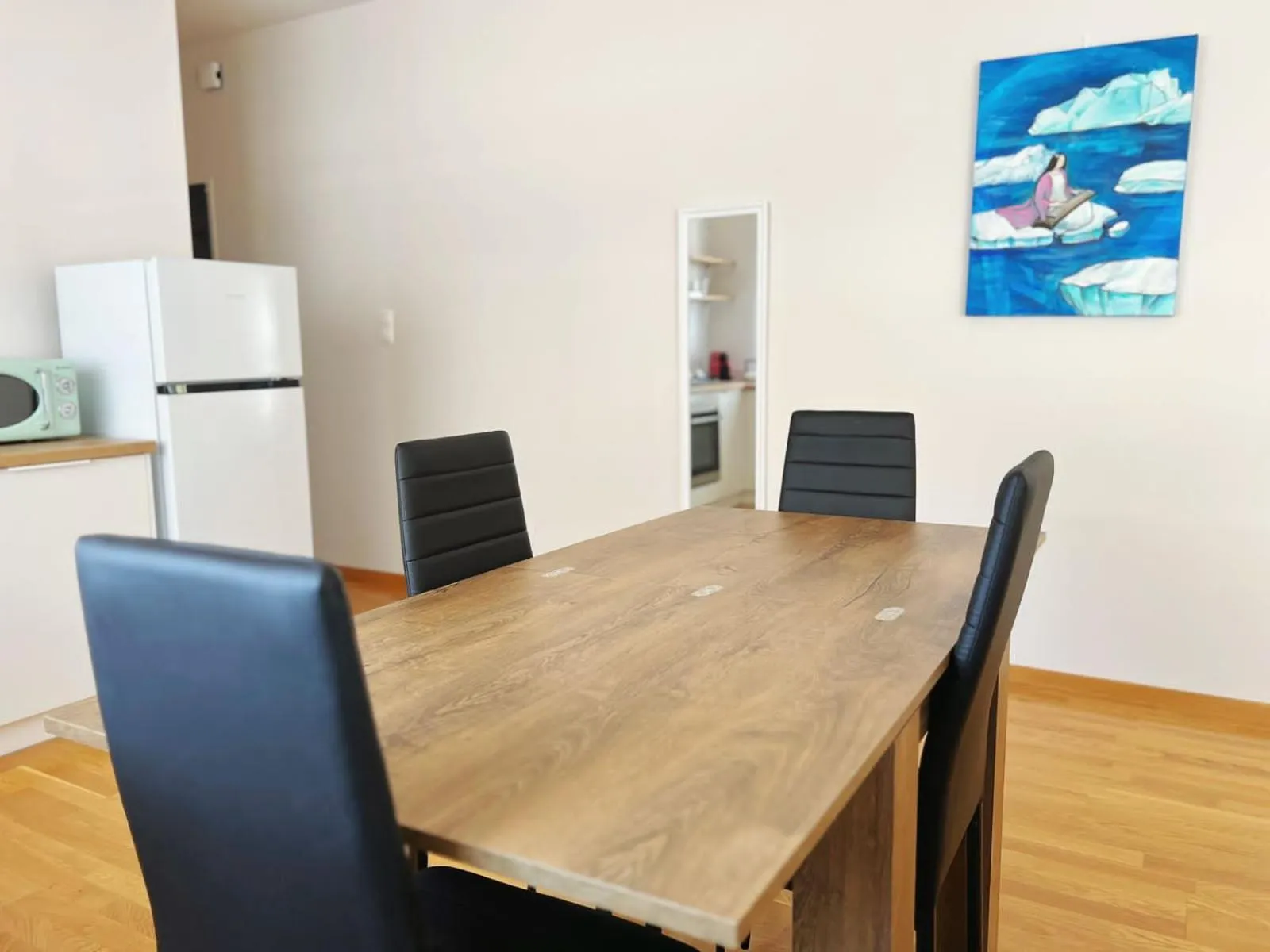 Dining area in Skiathou 12 Contemporary Residences
