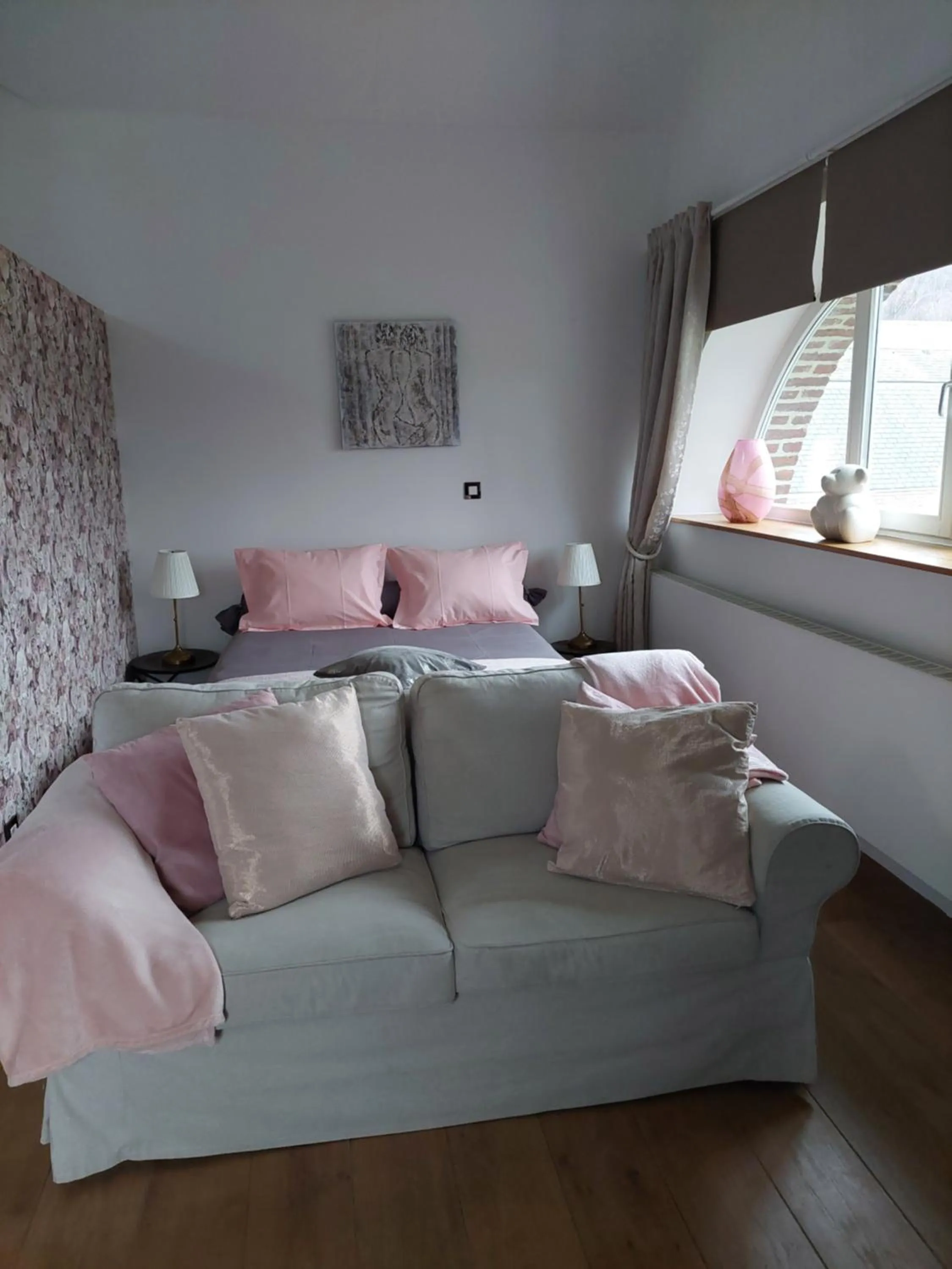 Bed in La chambre et le studio du château du golf de Bernalmont