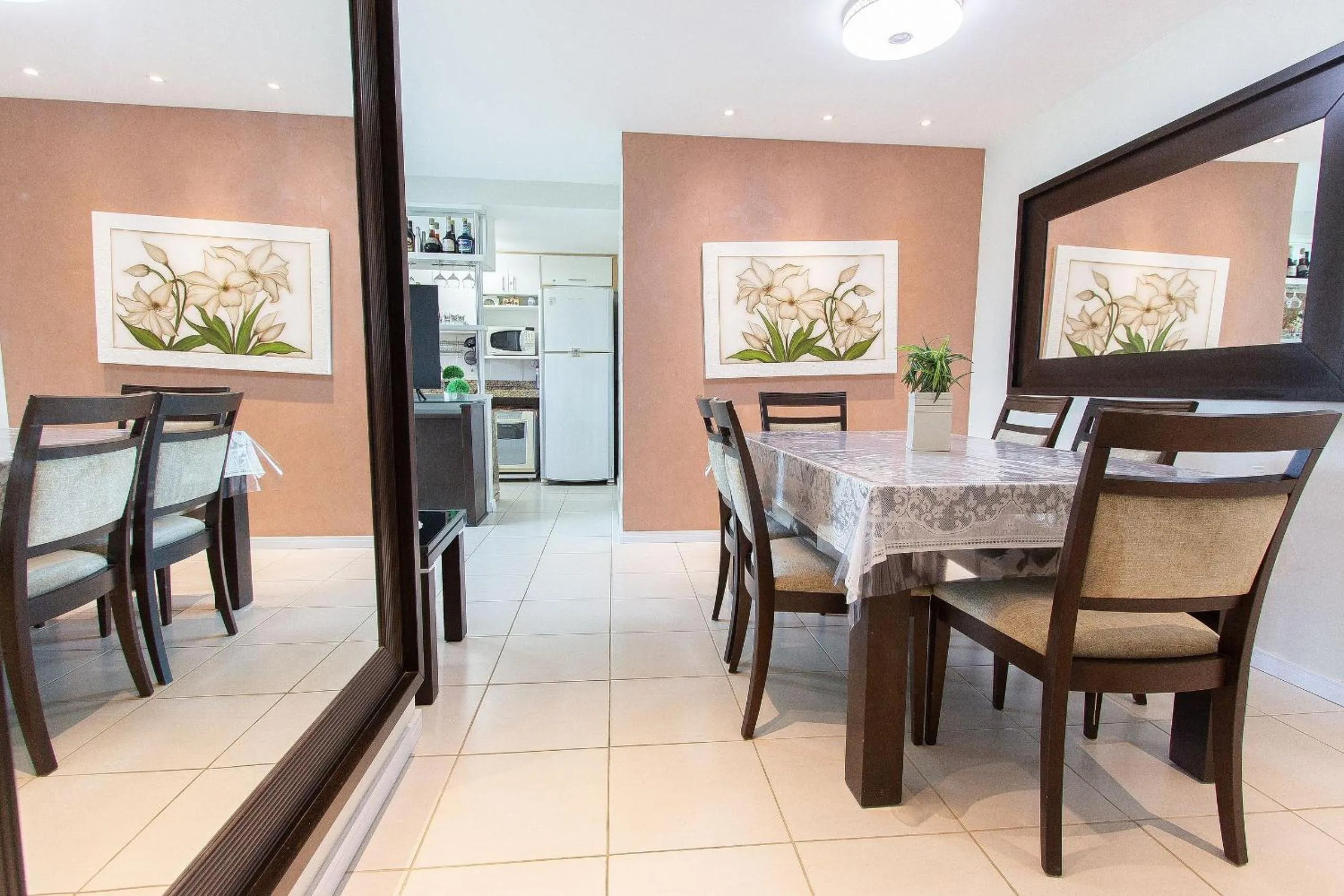 Dining area in Confortável apto 2Qtos c/ Varanda e Vista Mar