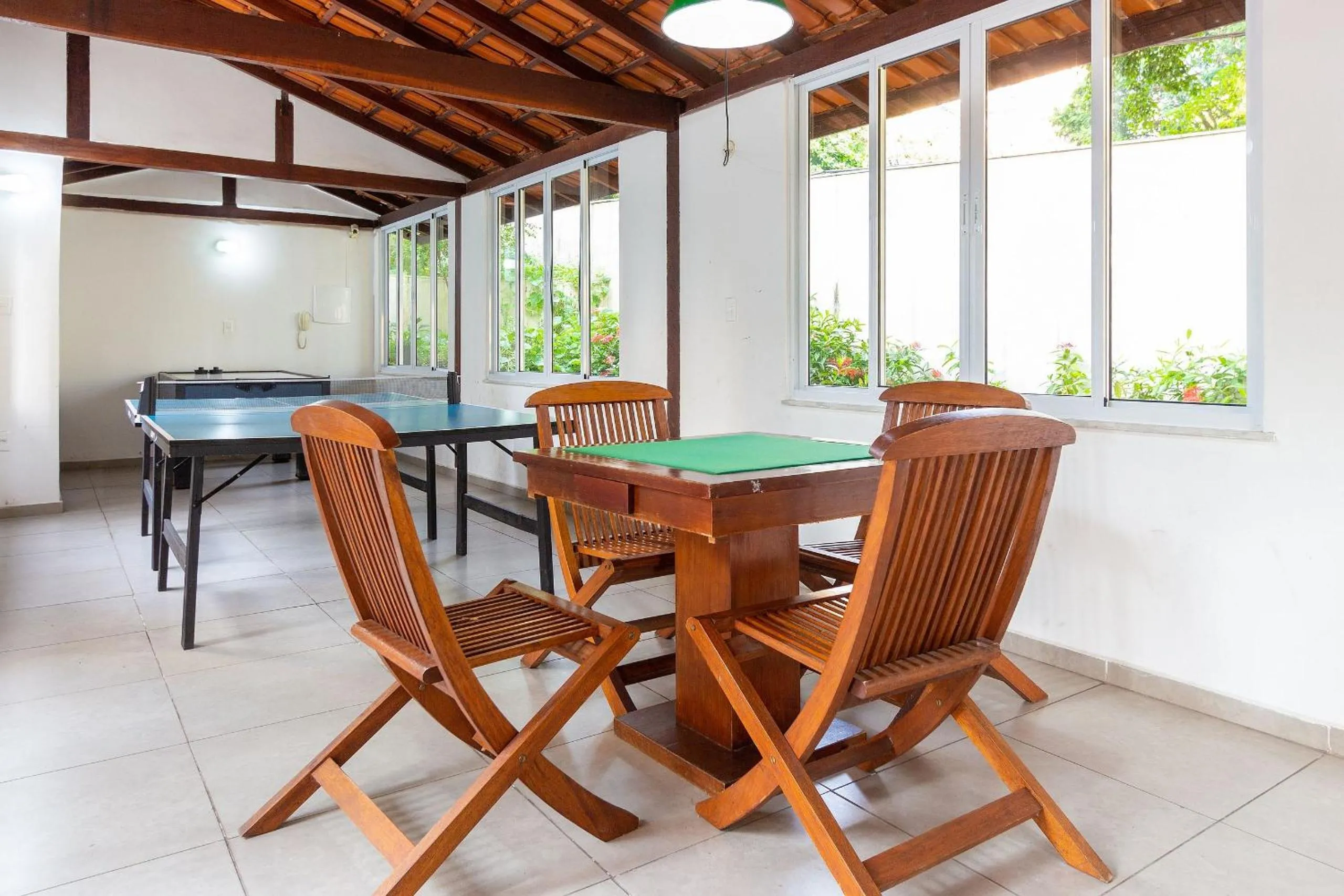 Game Room in Confortável apto 2Qtos c/ Varanda e Vista Mar