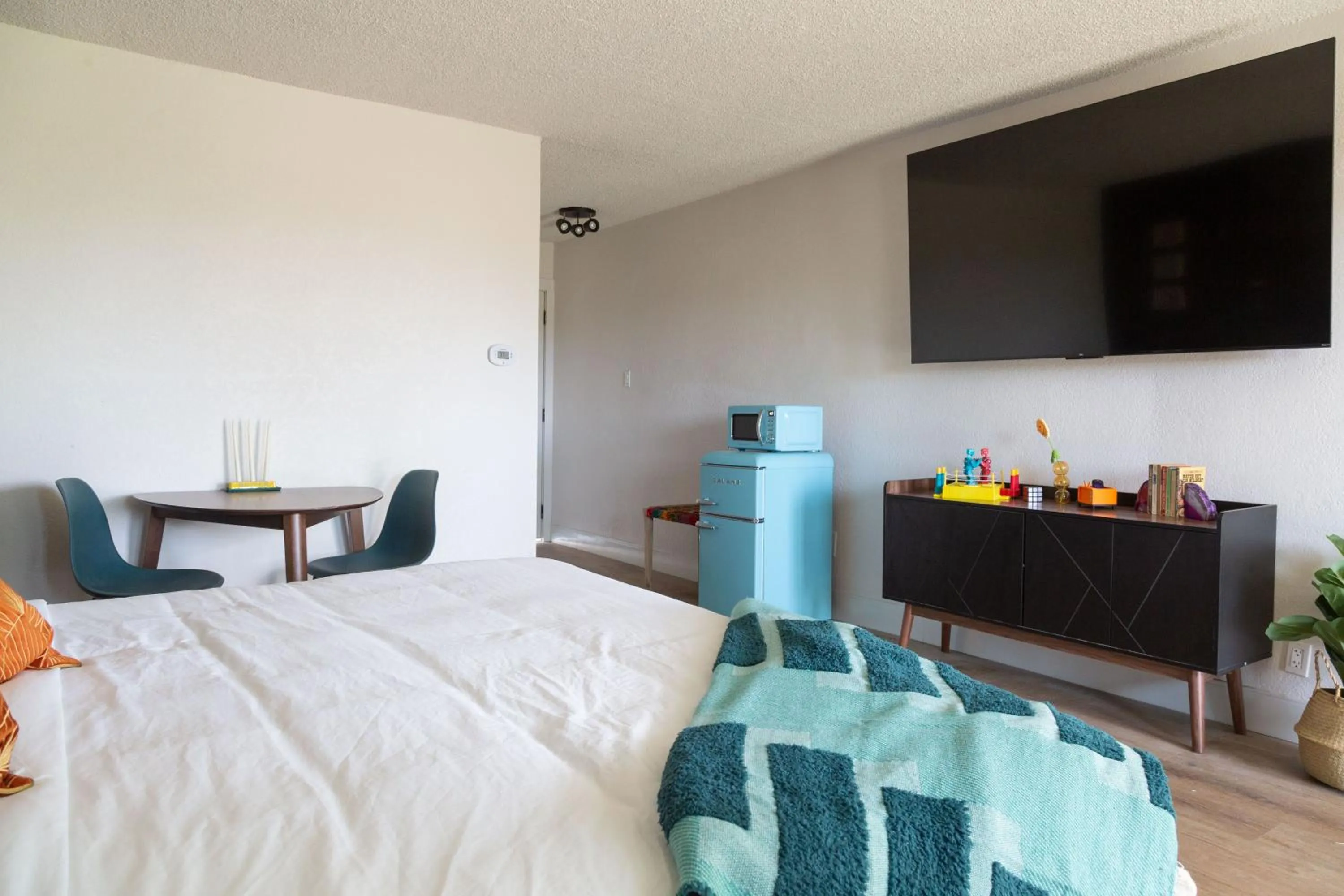 Bed in Hotel McCoy - Art, Libations, Pool Society