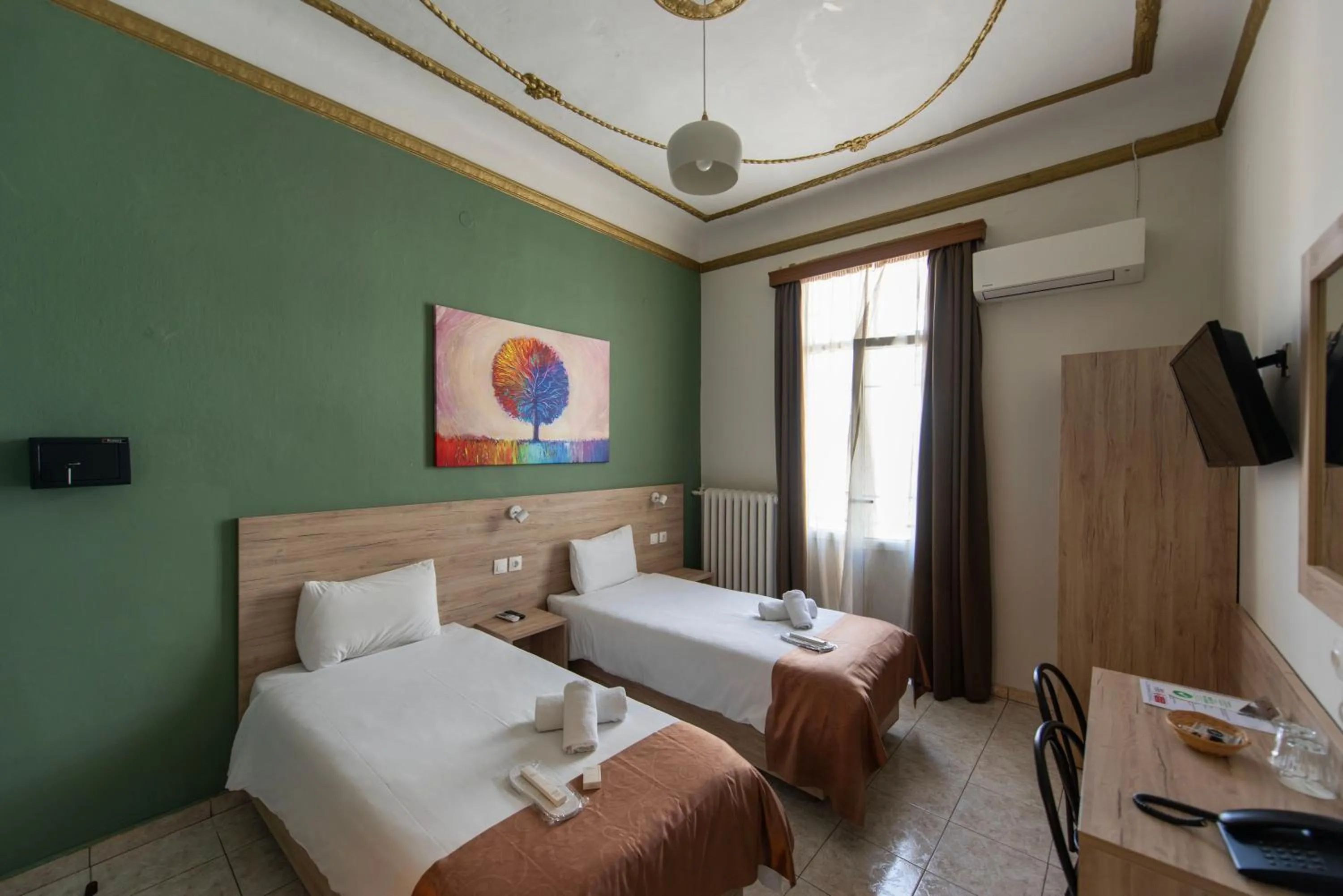 Bed in Nea Metropolis