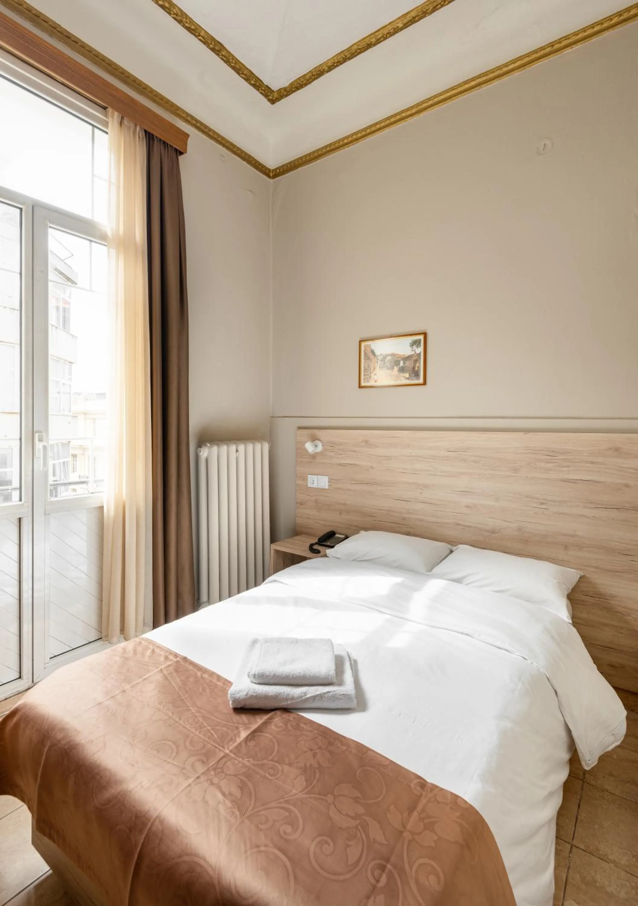 Bed in Nea Metropolis