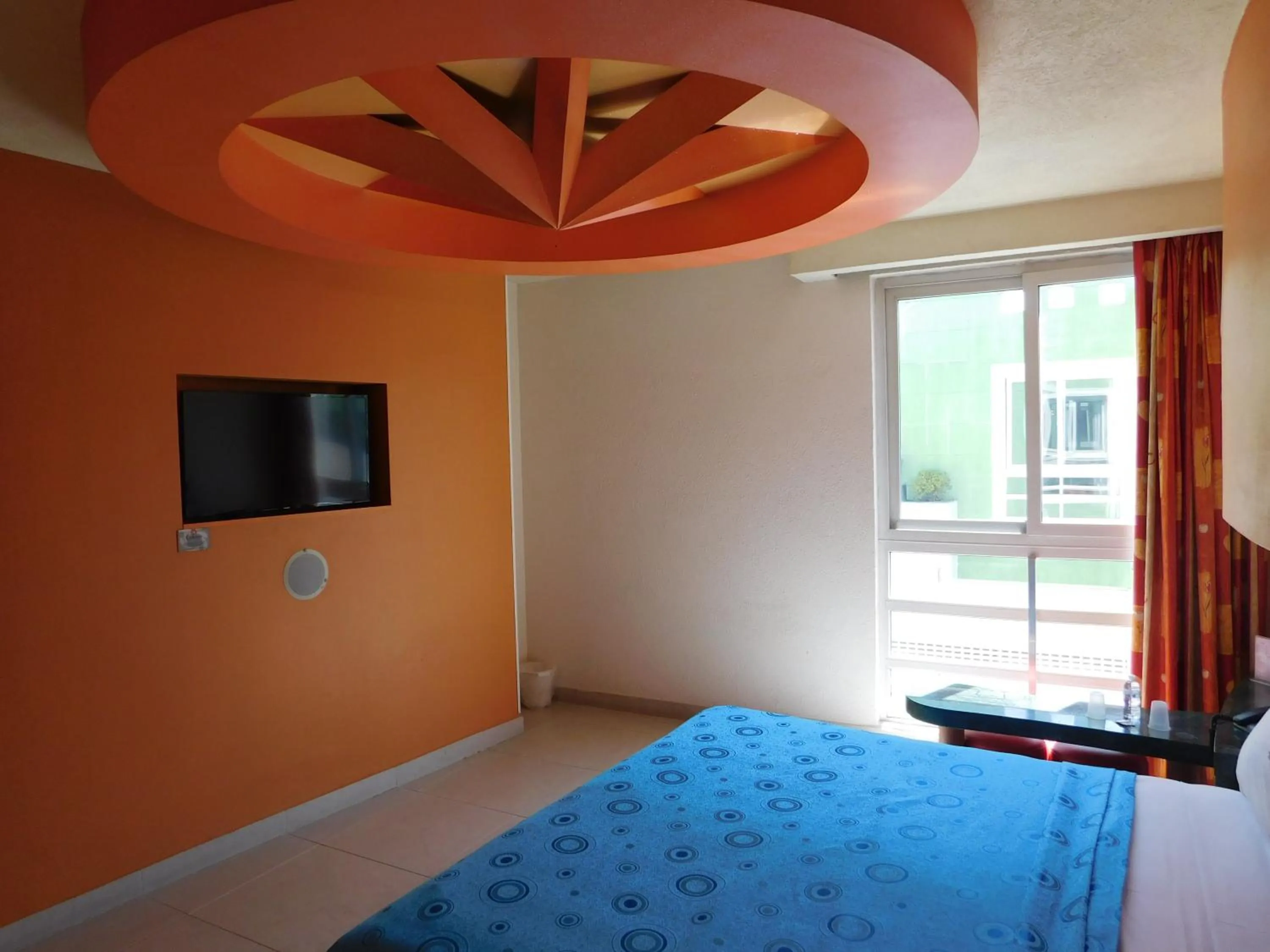 Photo of the whole room in Hotel Extasis