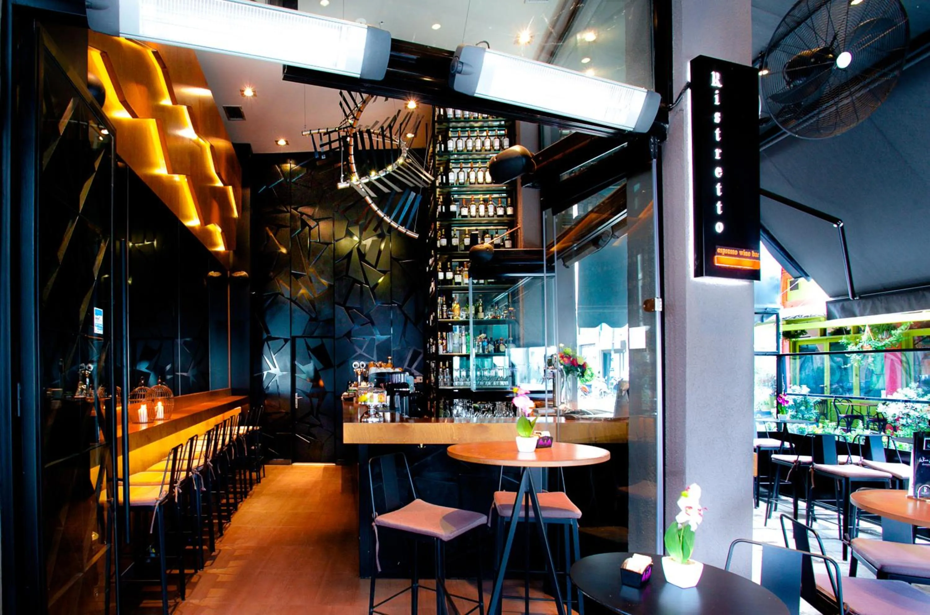 Lounge or bar in Plaza Hotel, Philian Hotels and Resorts