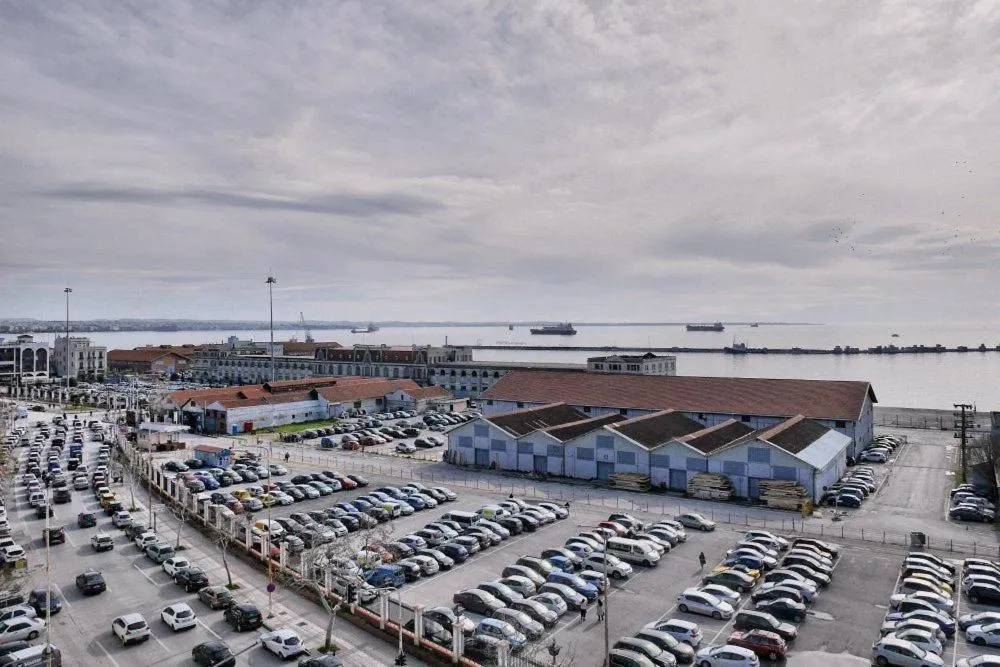 Parking in Plaza Hotel, Philian Hotels and Resorts