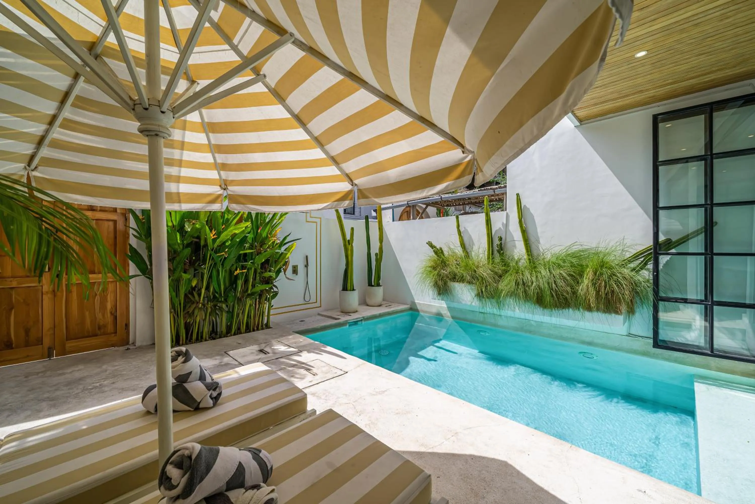 Villa Sunset and Sunrise - 2BR elegant villa in Central Canggu