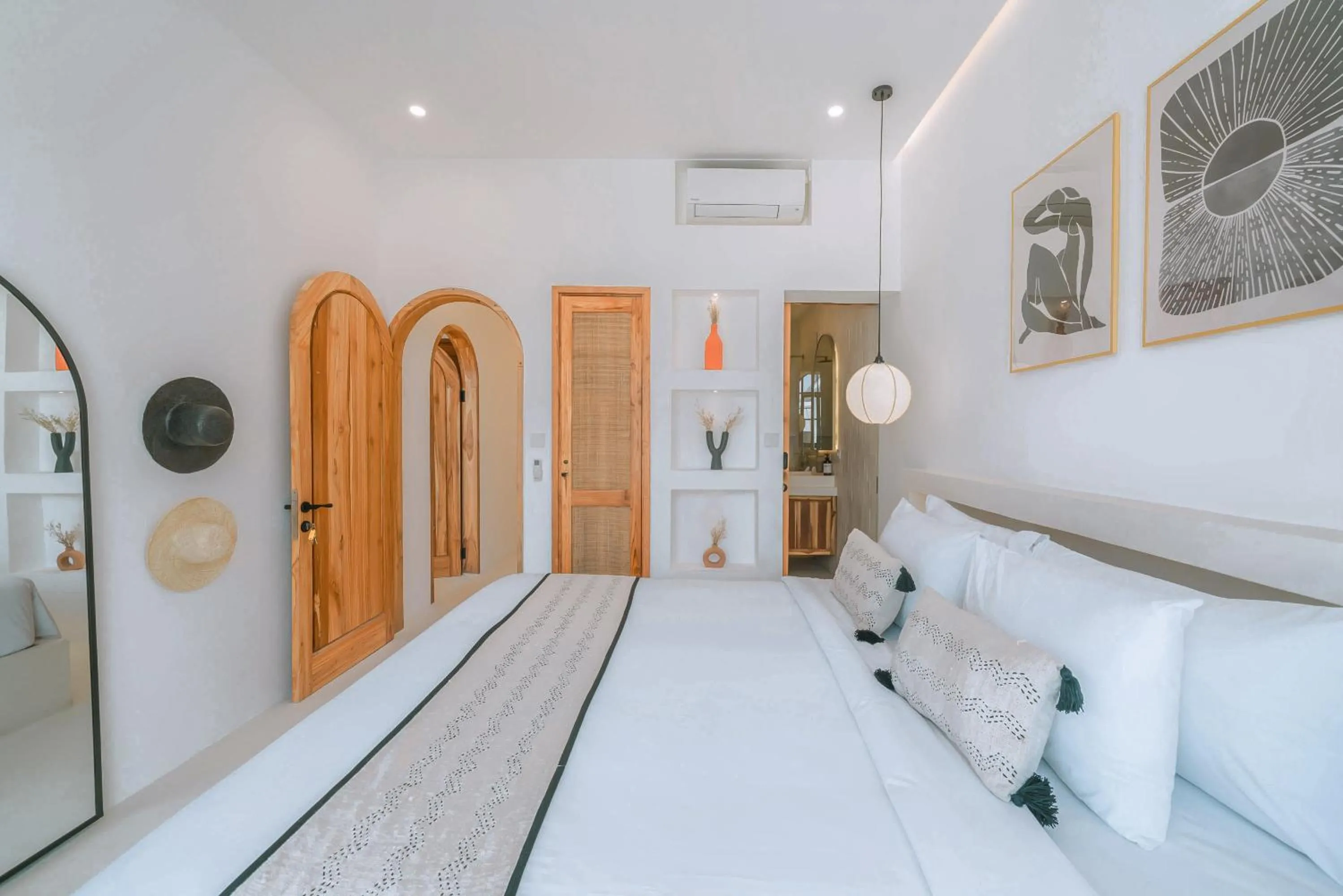 Bed in Villa Sunset and Sunrise - 2BR elegant villa in Central Canggu