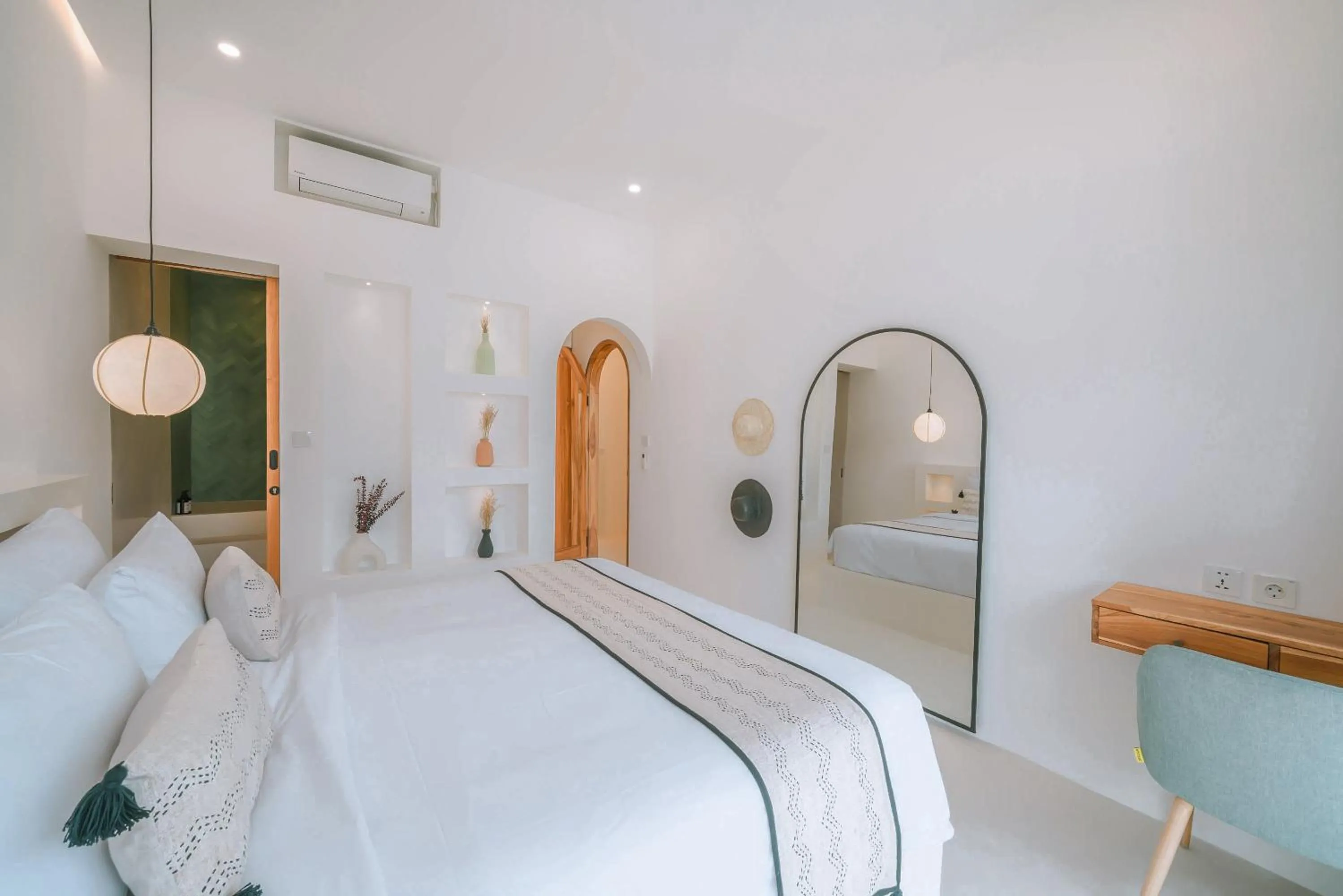 Bed in Villa Sunset and Sunrise - 2BR elegant villa in Central Canggu