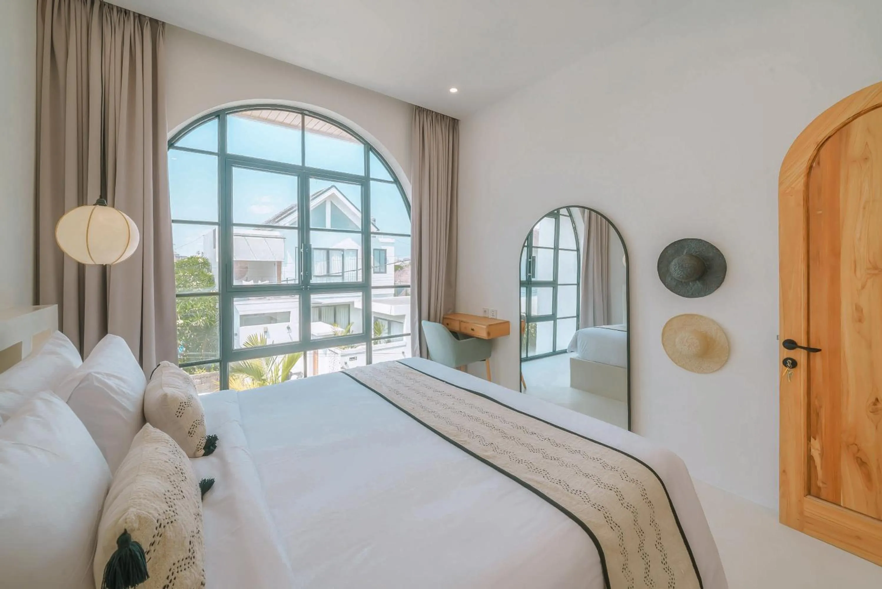 Bed in Villa Sunset and Sunrise - 2BR elegant villa in Central Canggu