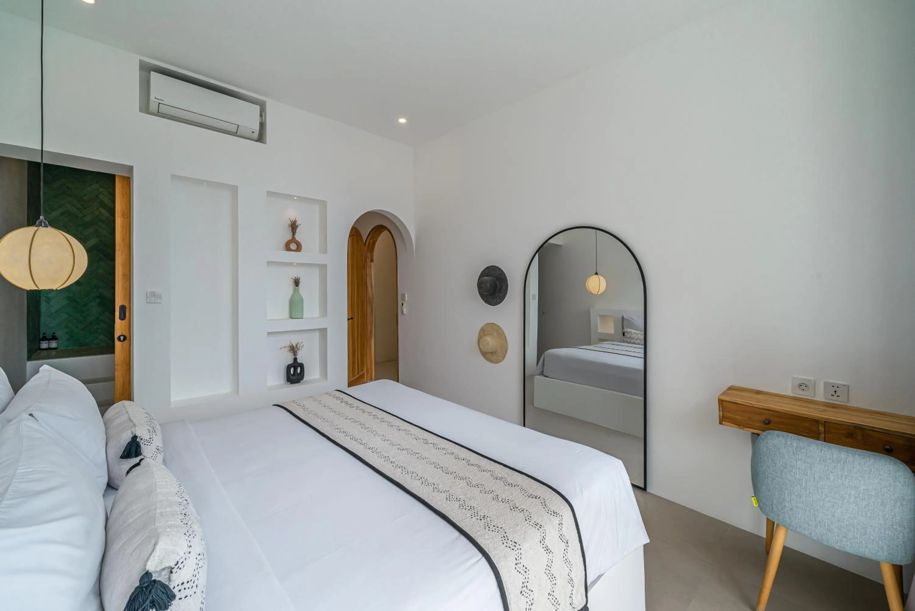 Bed in Villa Sunset and Sunrise - 2BR elegant villa in Central Canggu