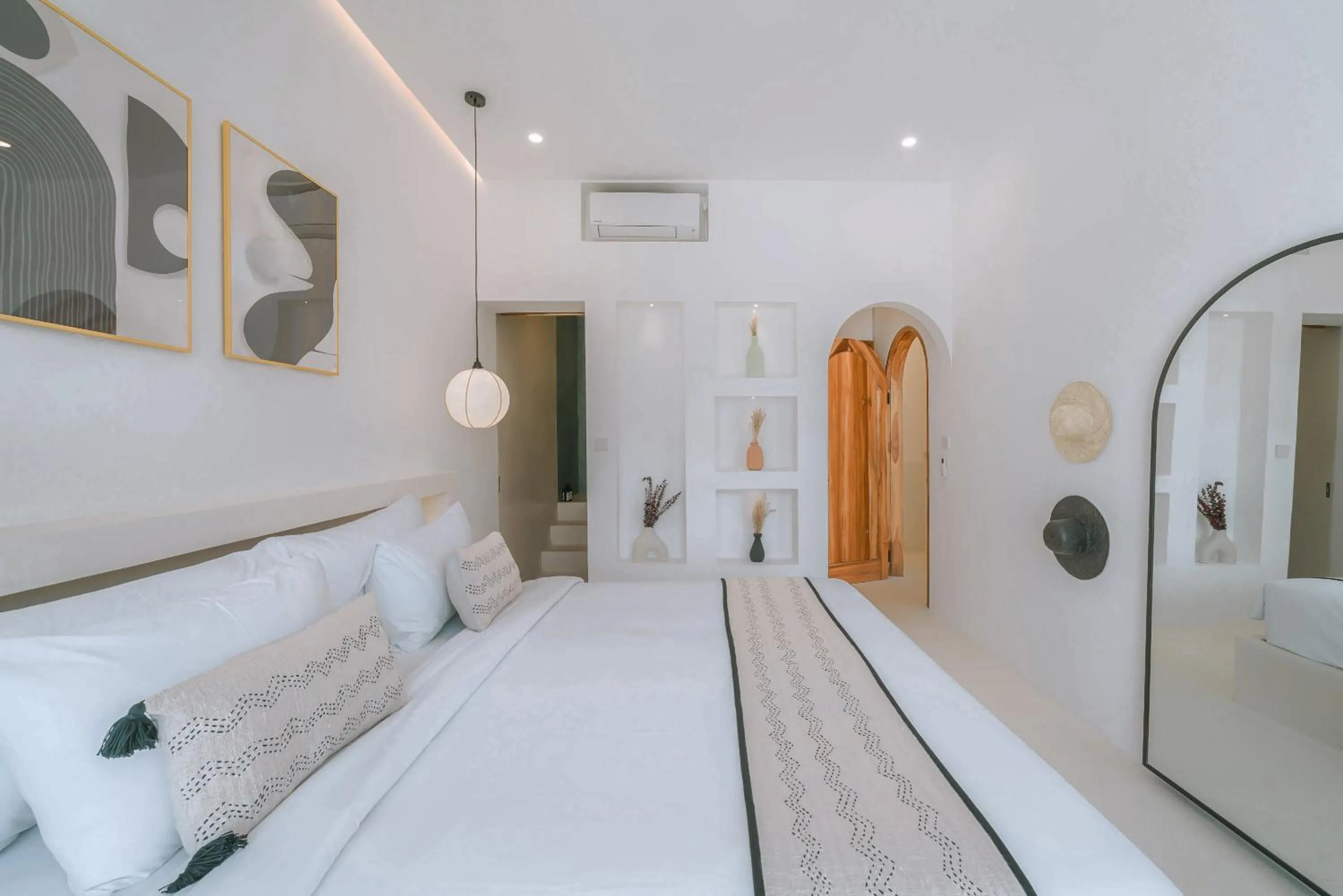 Bed in Villa Sunset and Sunrise - 2BR elegant villa in Central Canggu