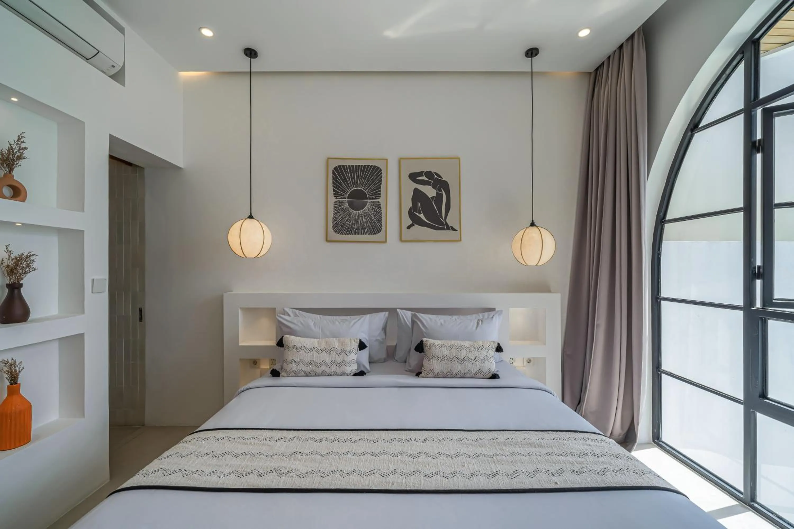 Bed in Villa Sunset and Sunrise - 2BR elegant villa in Central Canggu