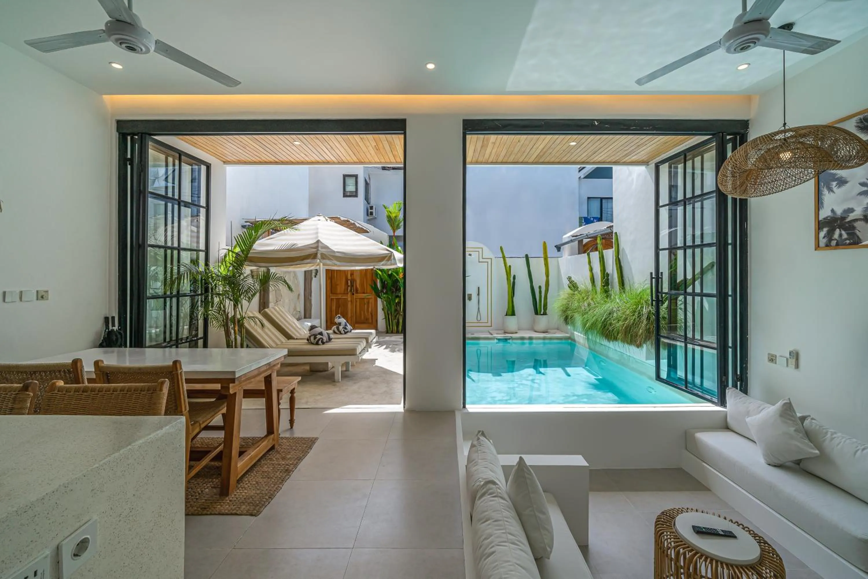 Villa Sunset and Sunrise - 2BR elegant villa in Central Canggu
