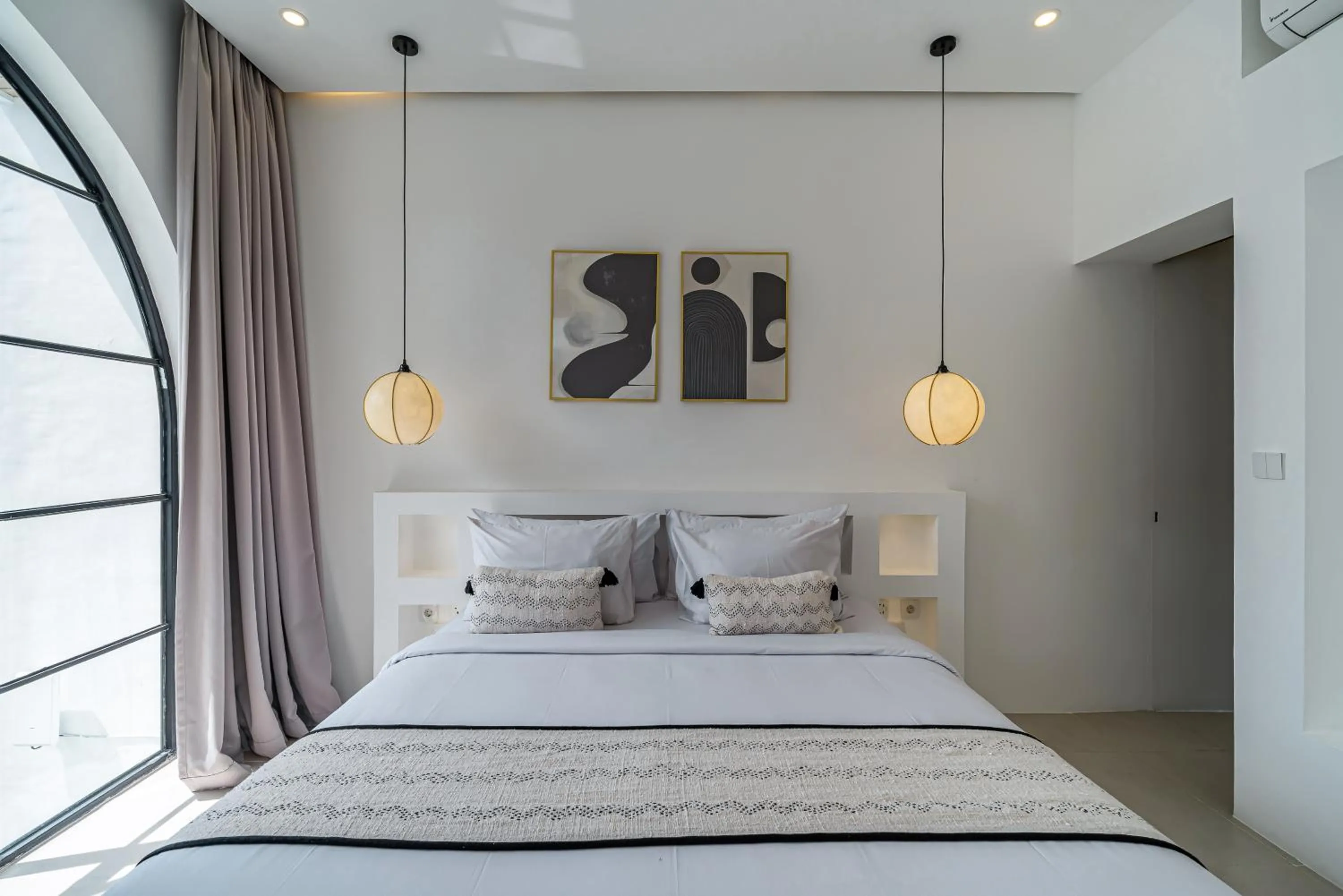 Bed in Villa Sunset and Sunrise - 2BR elegant villa in Central Canggu