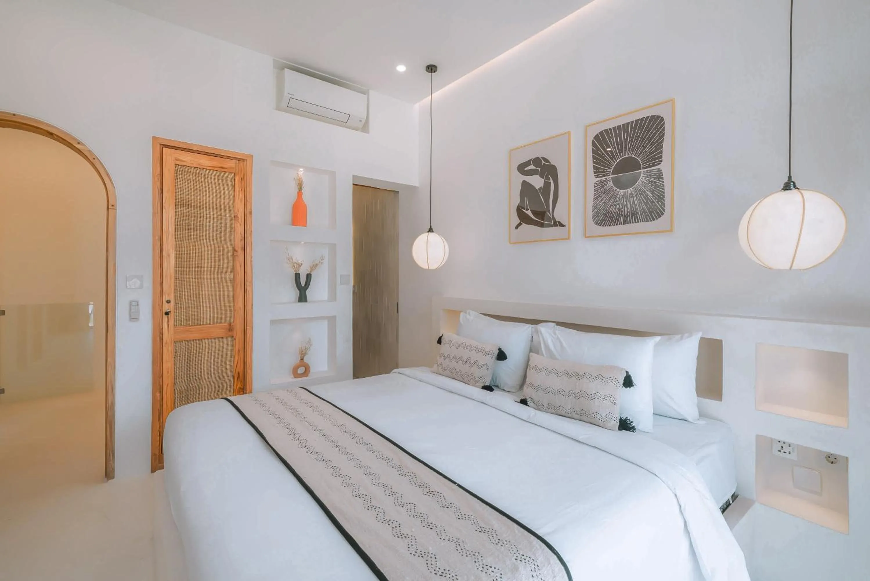 Bed in Villa Sunset and Sunrise - 2BR elegant villa in Central Canggu
